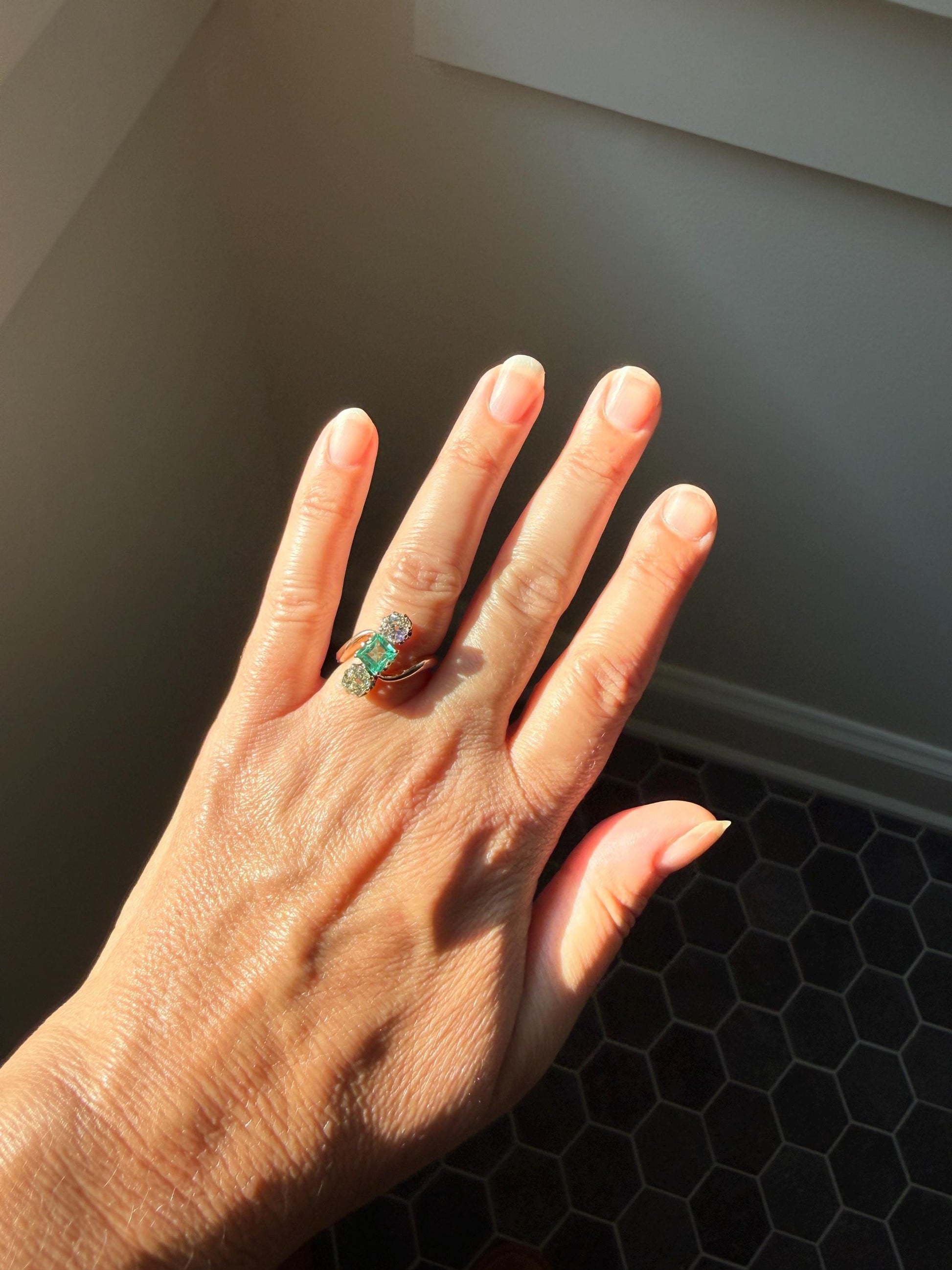 Antique Natural EMERALD & 1.2 Carat Old Mine Cut DIAMONDS Ring Swirl Bypass Band 14k Rose Gold Art Nouveau Green Sparkle