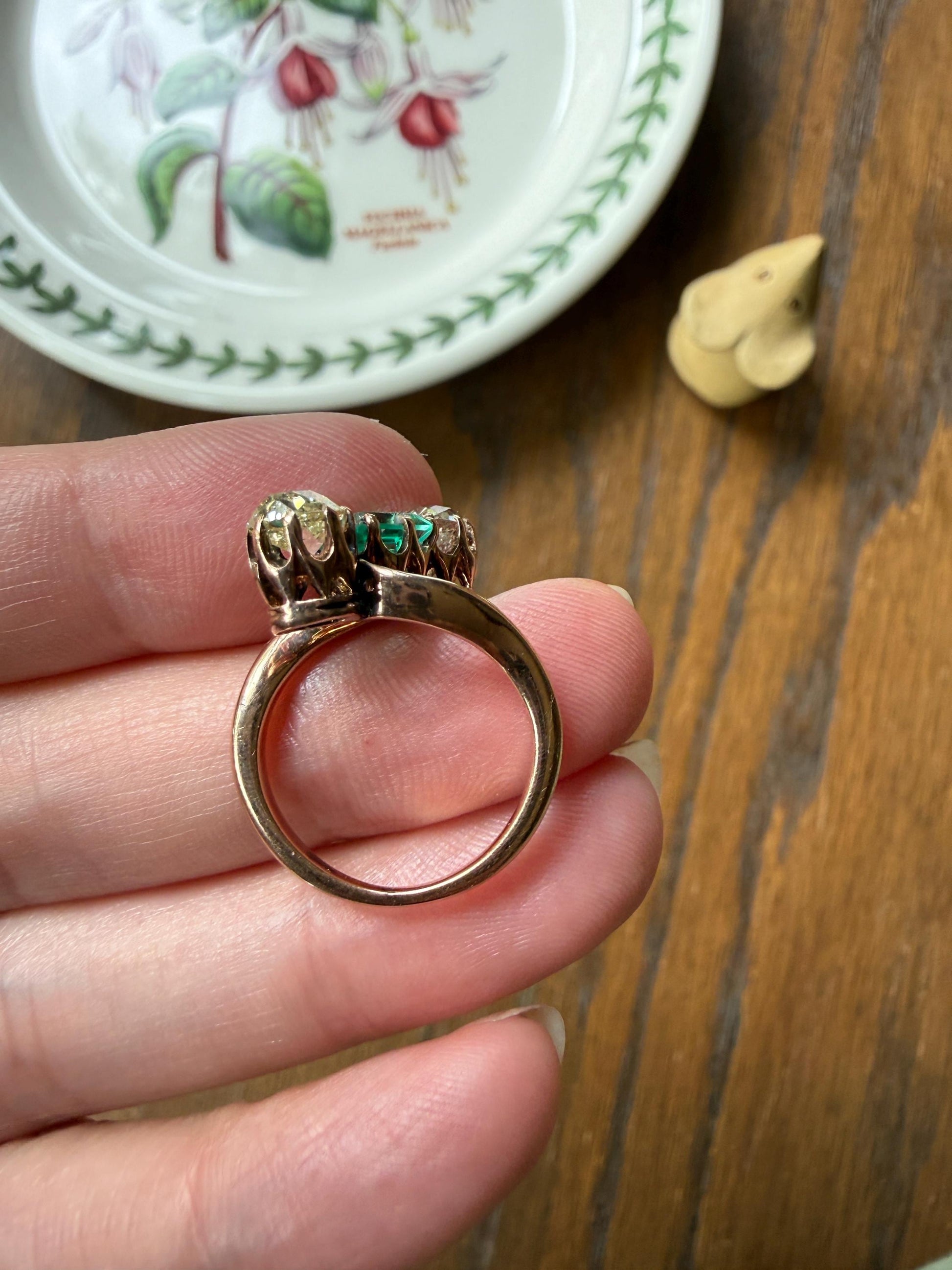 Antique Natural EMERALD & 1.2 Carat Old Mine Cut DIAMONDS Ring Swirl Bypass Band 14k Rose Gold Art Nouveau Green Sparkle