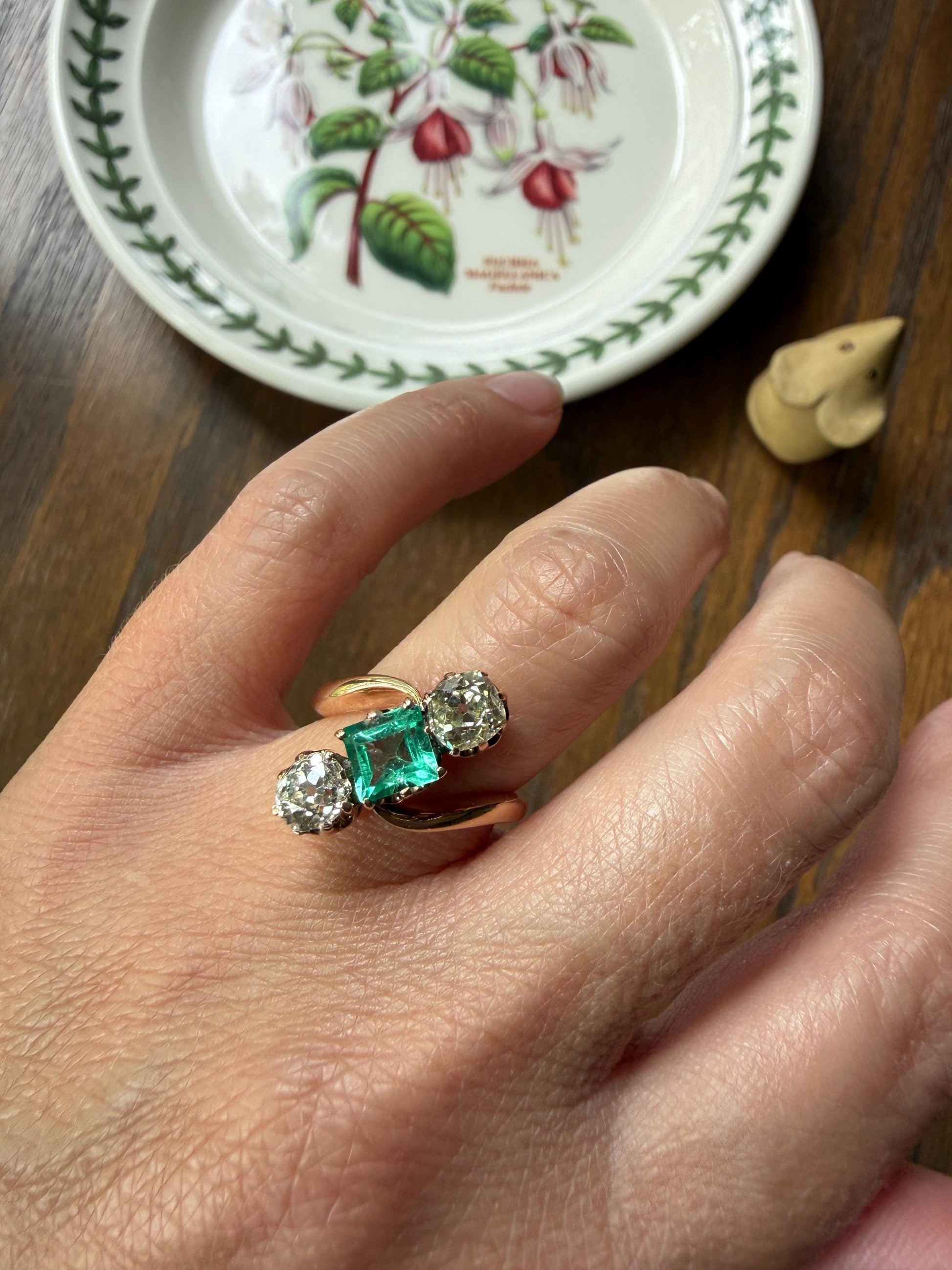 Antique Natural EMERALD & 1.2 Carat Old Mine Cut DIAMONDS Ring Swirl Bypass Band 14k Rose Gold Art Nouveau Green Sparkle