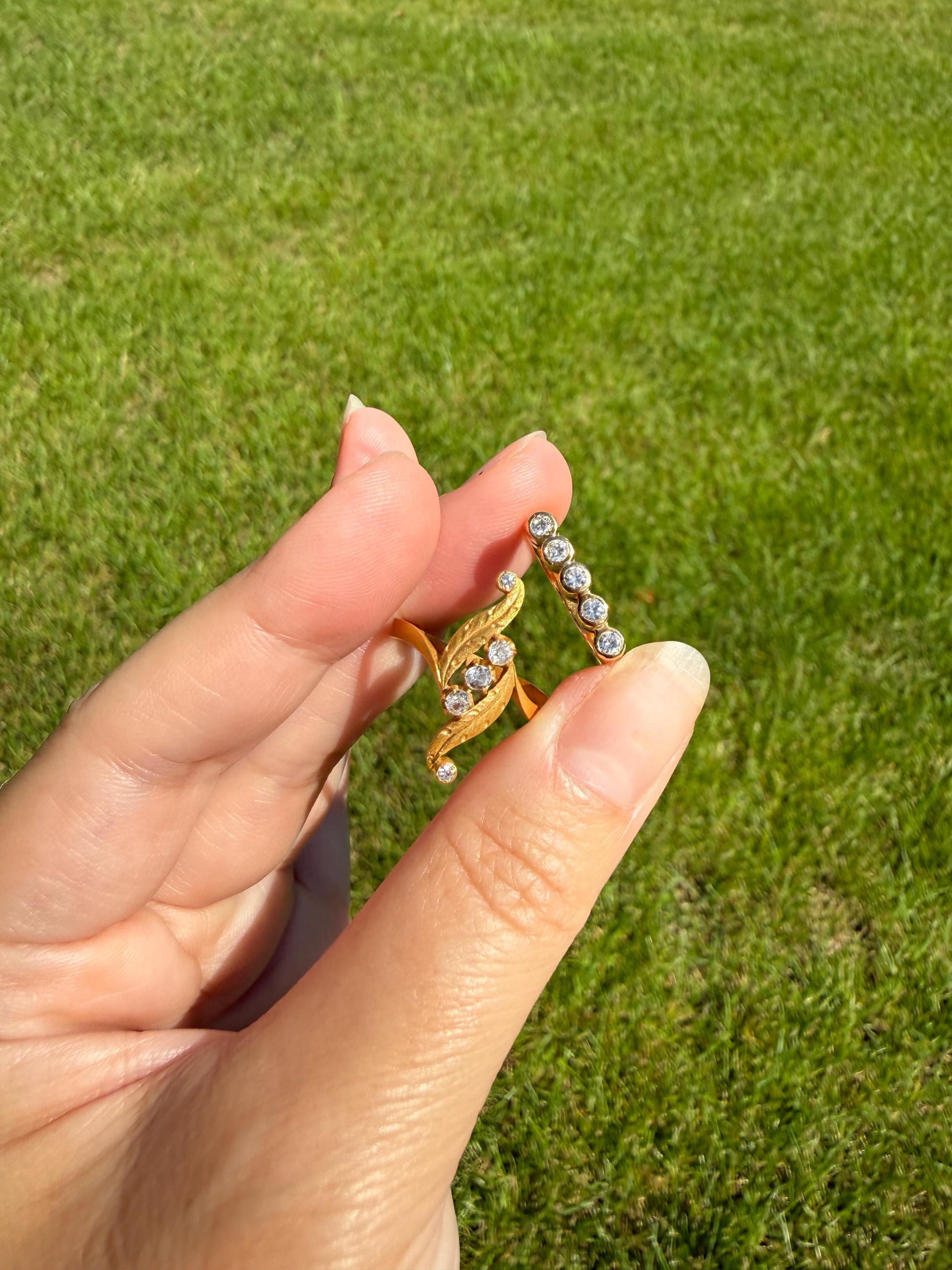 Vintage Five Stone DIAMOND Tiered Bezel Set Diamond Skinny Band 18k Gold Tall Crown Ring Minimalist Stacker
