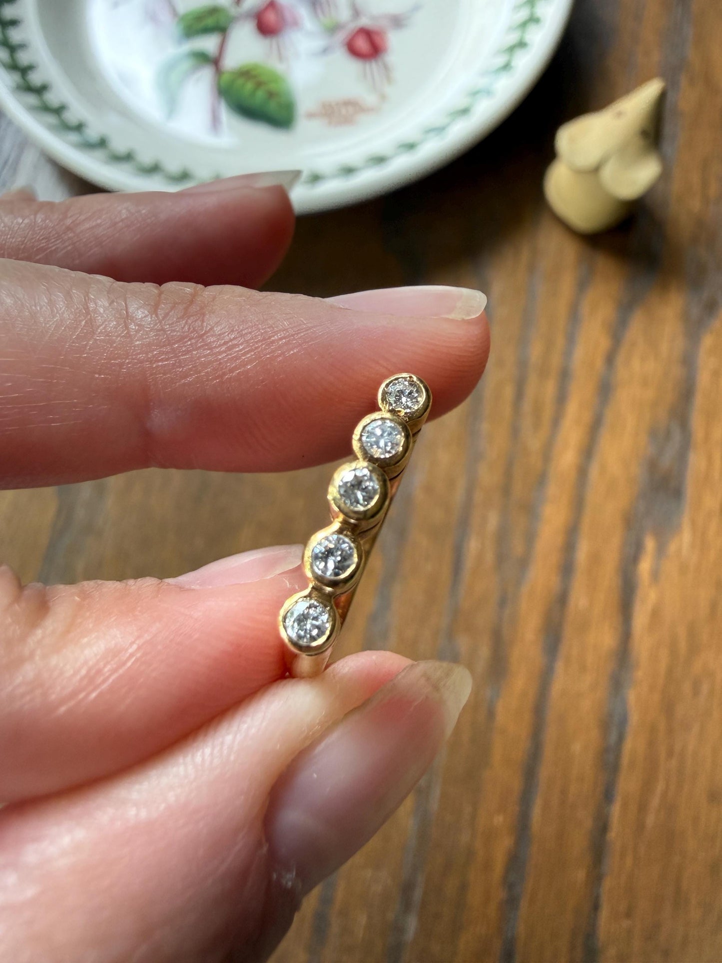 Vintage Five Stone DIAMOND Tiered Bezel Set Diamond Skinny Band 18k Gold Tall Crown Ring Minimalist Stacker