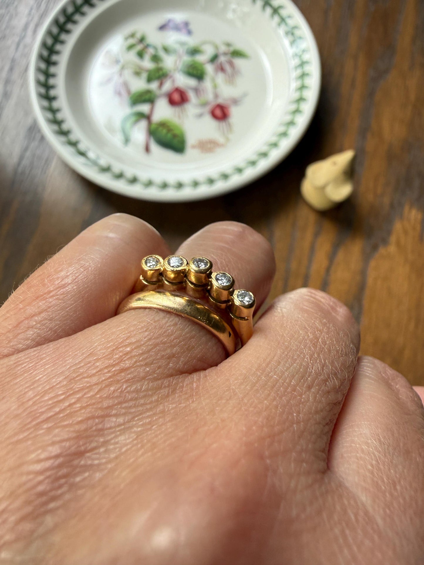 Vintage Five Stone DIAMOND Tiered Bezel Set Diamond Skinny Band 18k Gold Tall Crown Ring Minimalist Stacker