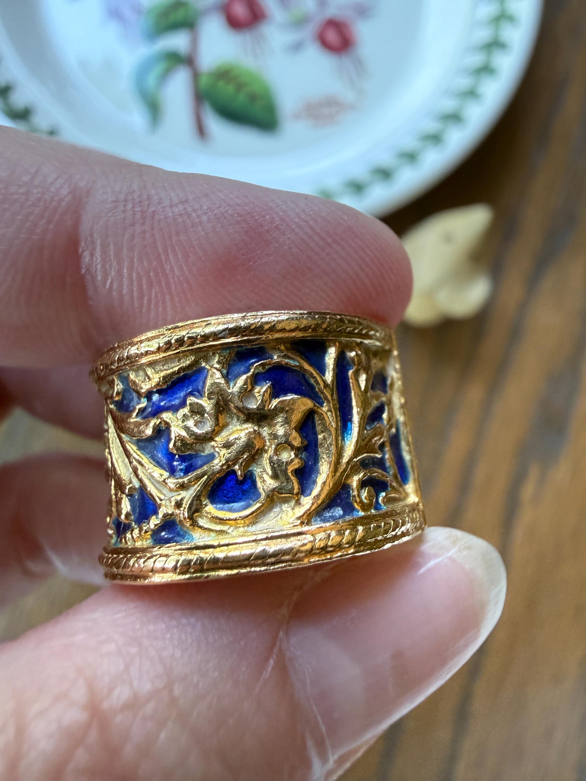 HEAVY Vintage BIRD Floral Leaf Cigar Band 14.5g 18k Gold Cobalt Blue Enamel Arabesque 13.5mm Wide Eternity Figural Stacker
