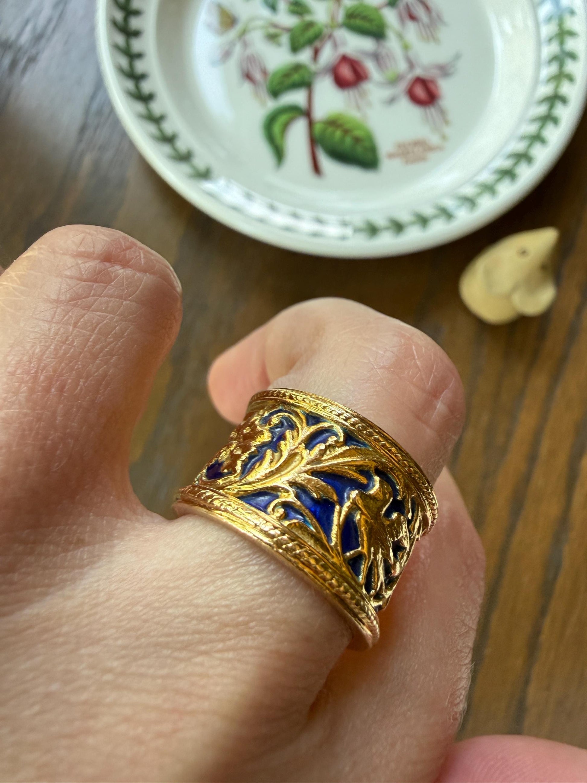 HEAVY Vintage BIRD Floral Leaf Cigar Band 14.5g 18k Gold Cobalt Blue Enamel Arabesque 13.5mm Wide Eternity Figural Stacker