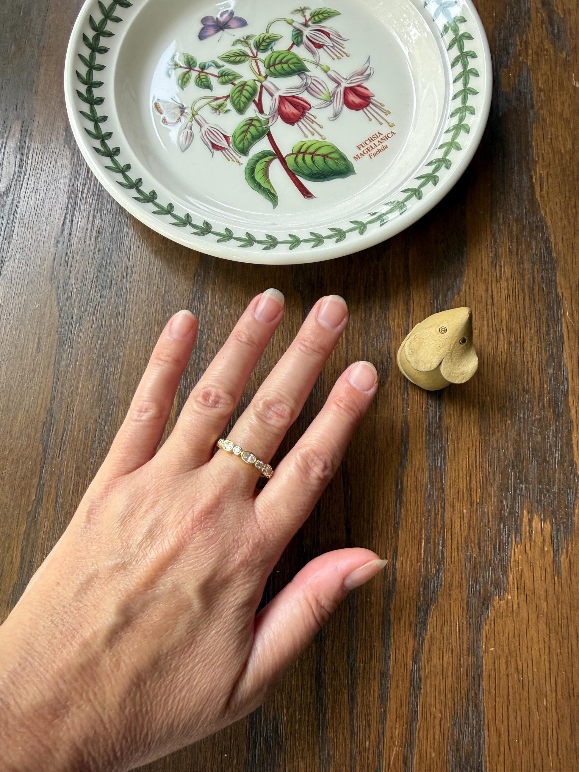 Vintage Seven Stone Oval and Round DIAMOND East West Skinny Band 18k Gold Ring Minimalist Stacker Half Hoop