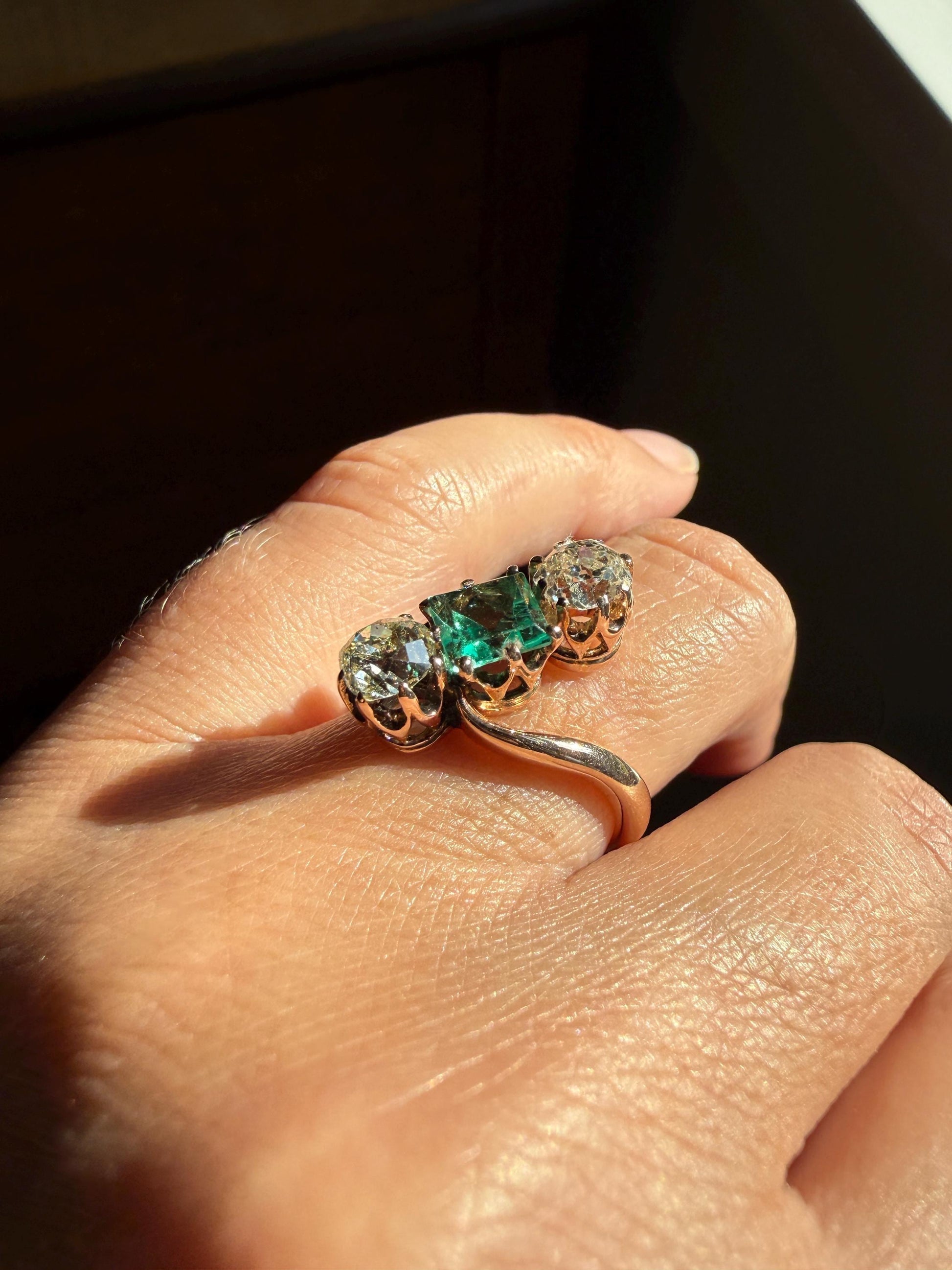 Antique Natural EMERALD & 1.2 Carat Old Mine Cut DIAMONDS Ring Swirl Bypass Band 14k Rose Gold Art Nouveau Green Sparkle