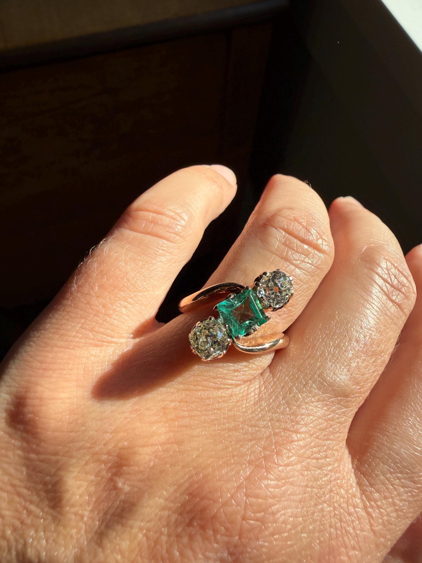 Antique Natural EMERALD & 1.2 Carat Old Mine Cut DIAMONDS Ring Swirl Bypass Band 14k Rose Gold Art Nouveau Green Sparkle