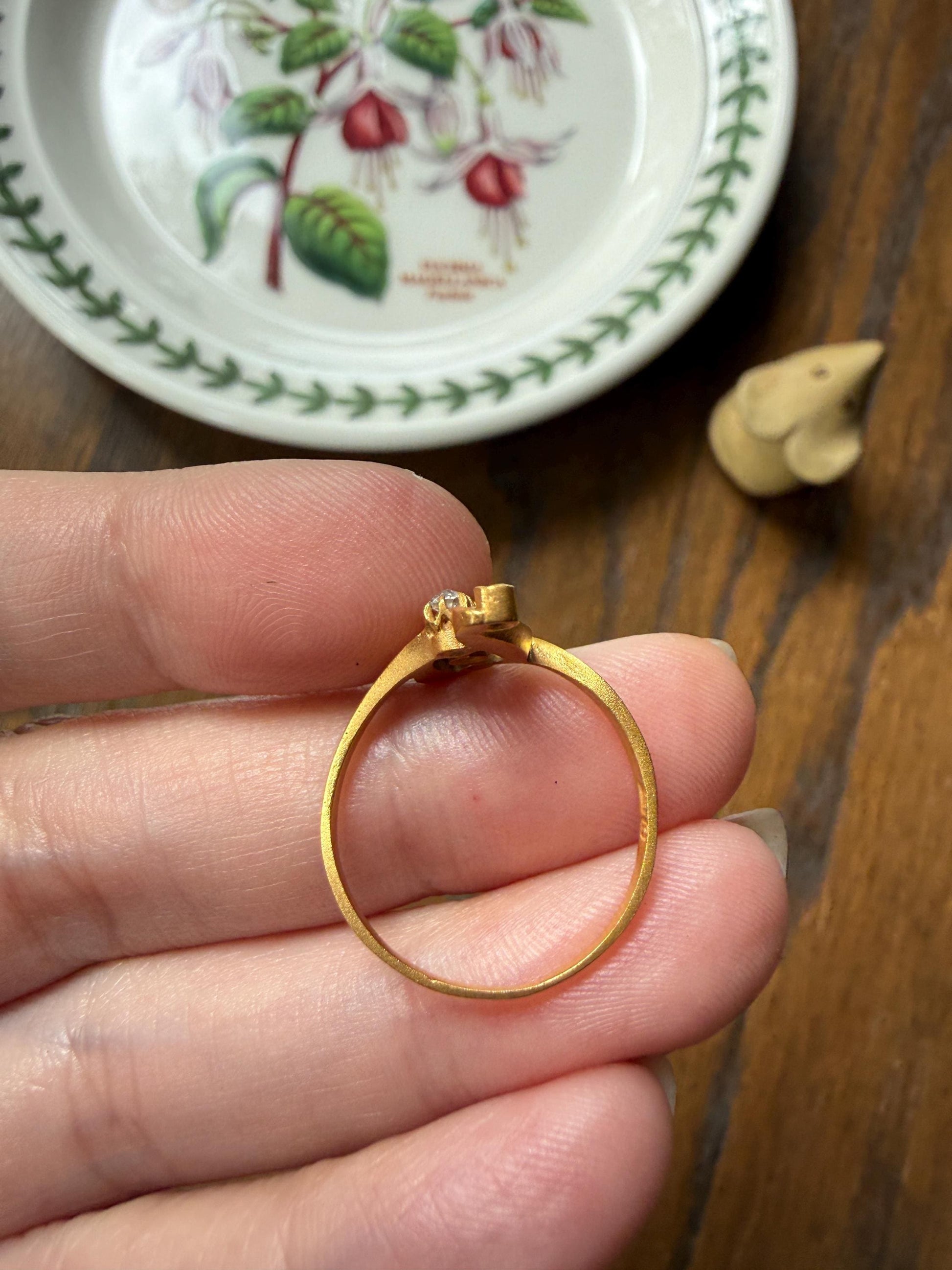 FEATHER Art Nouveau Old Mine Cut Diamond Swirl Ring 18k Gold Antique Band Bypass Movement Sparkle Brushed Satin Matte Finish Texture