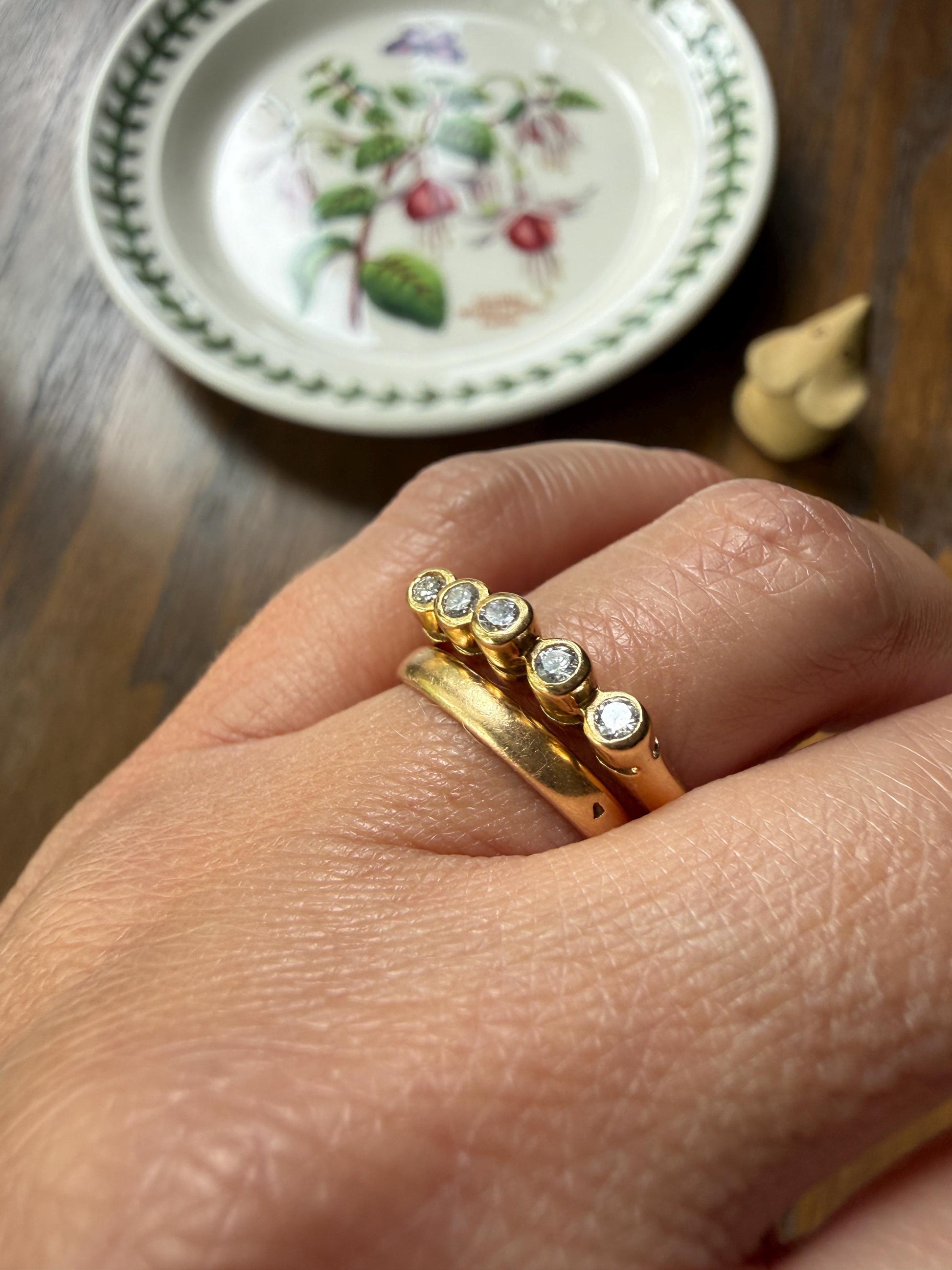 Vintage Five Stone DIAMOND Tiered Bezel Set Diamond Skinny Band 18k Gold Tall Crown Ring Minimalist Stacker