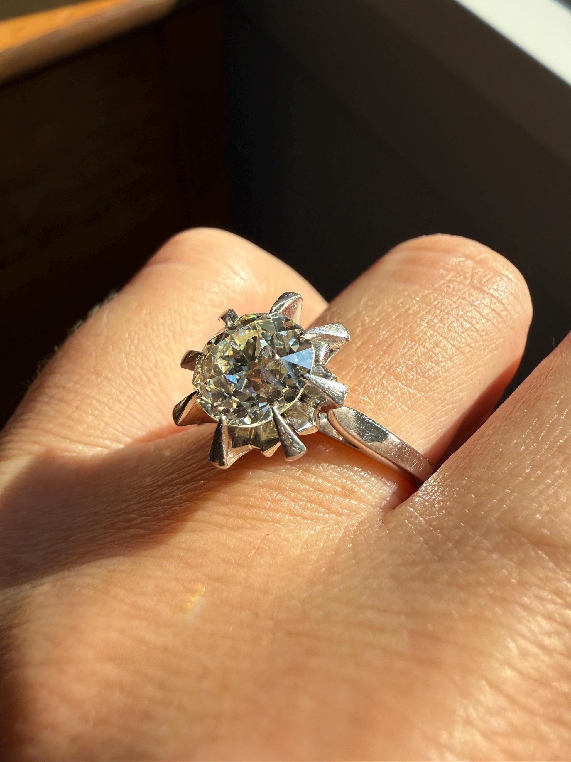 Unique Vintage 2.4 Carats Old Mine Cut DIAMOND Sunburst Ring Solitaire Engagement 18k White Gold & Platinum Architectural Claw Prongs ooak