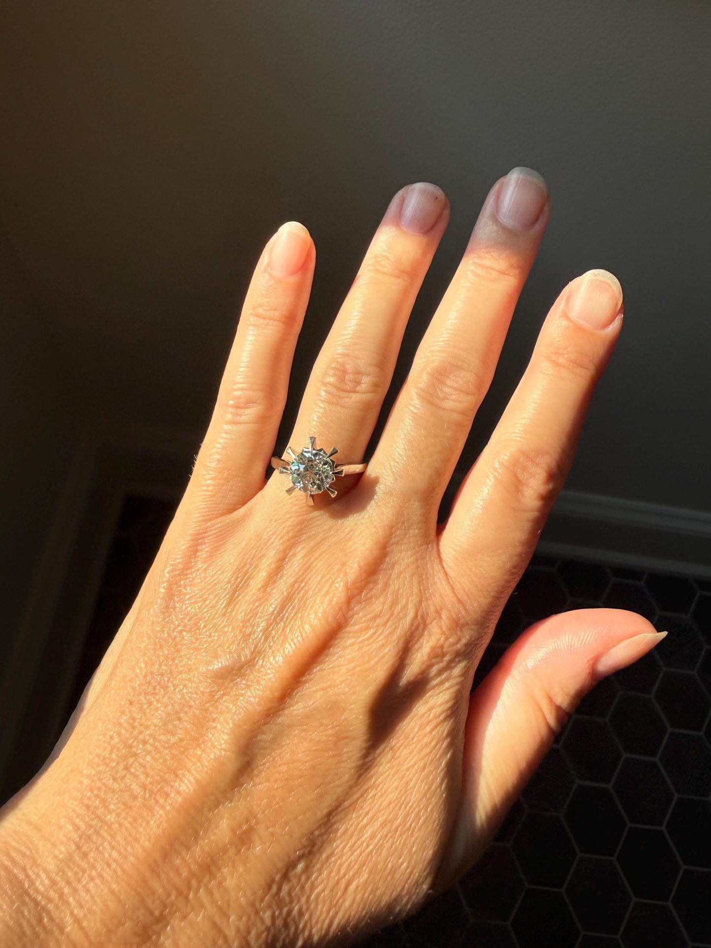 Unique Vintage 2.4 Carats Old Mine Cut DIAMOND Sunburst Ring Solitaire Engagement 18k White Gold & Platinum Architectural Claw Prongs ooak