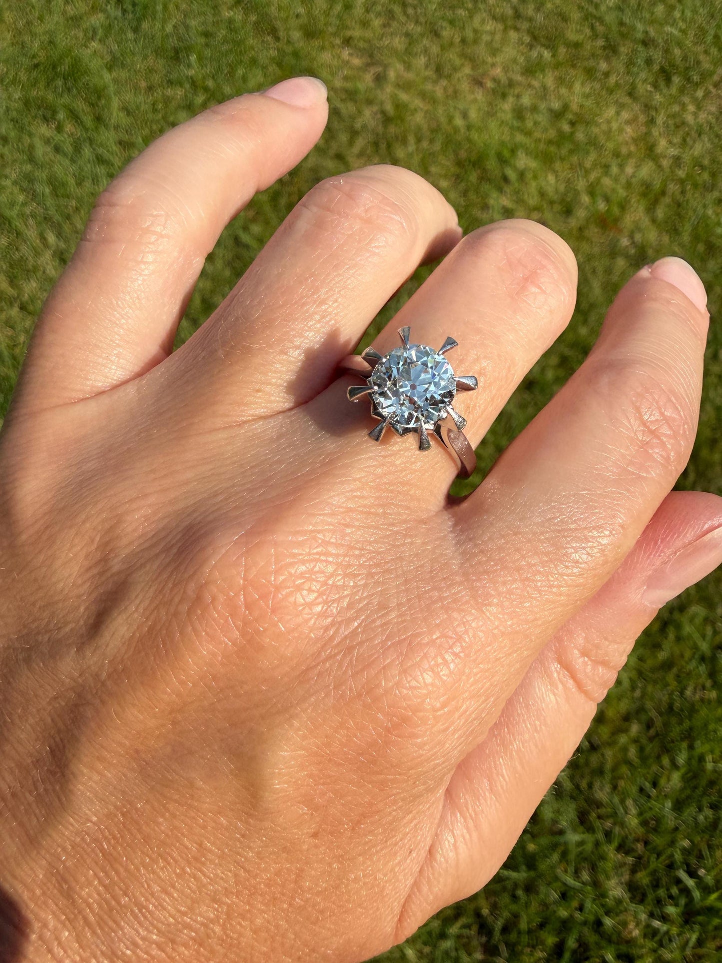 Unique Vintage 2.4 Carats Old Mine Cut DIAMOND Sunburst Ring Solitaire Engagement 18k White Gold & Platinum Architectural Claw Prongs ooak