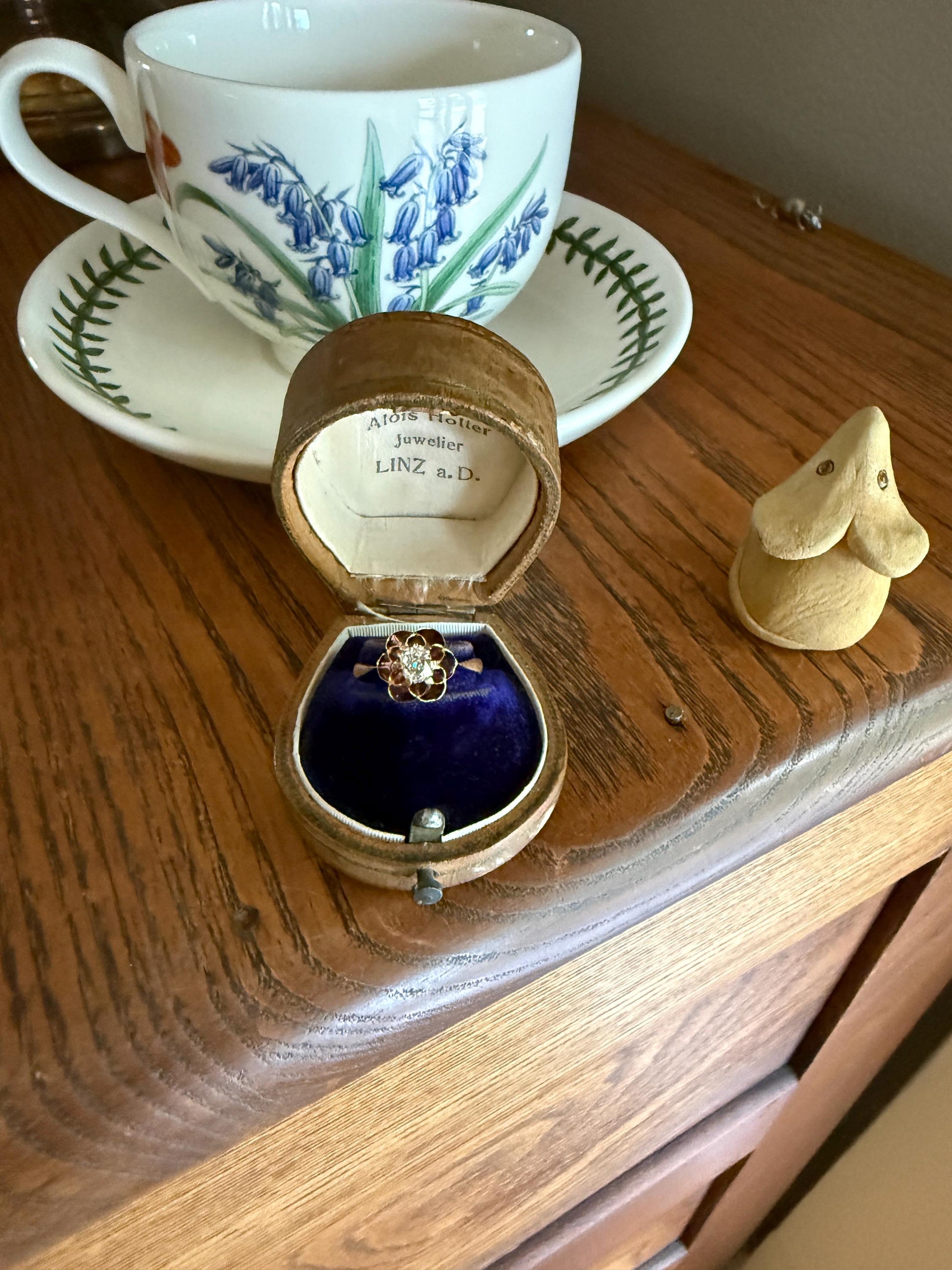 French VICTORIAN 18k Gold Buttercup Ring Old MINE Cut DIAMOND Ring Engagement Solitaire Ornate Antique Stacker Romantic Gift