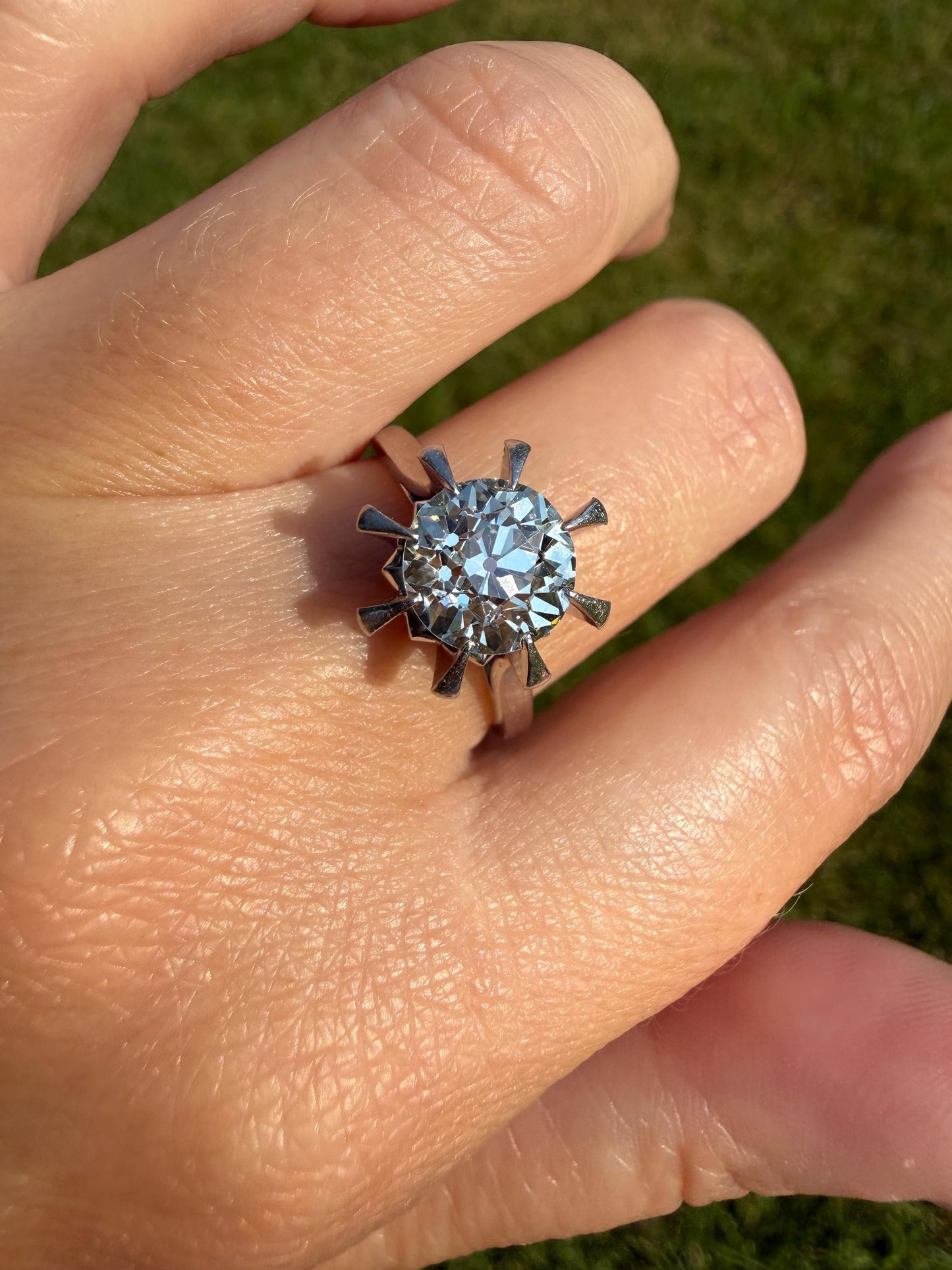 Unique Vintage 2.4 Carats Old Mine Cut DIAMOND Sunburst Ring Solitaire Engagement 18k White Gold & Platinum Architectural Claw Prongs ooak