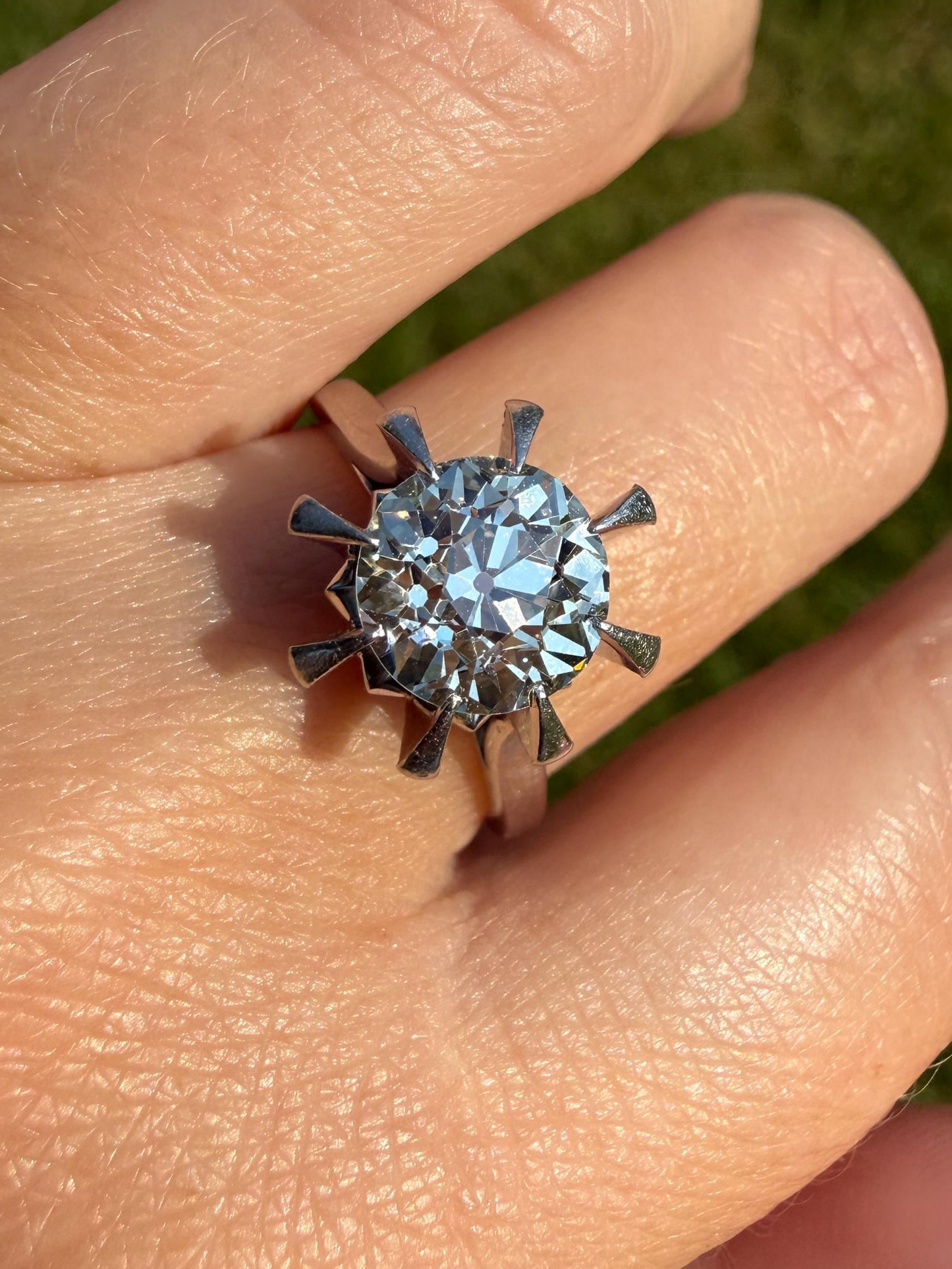 Unique Vintage 2.4 Carats Old Mine Cut DIAMOND Sunburst Ring Solitaire Engagement 18k White Gold & Platinum Architectural Claw Prongs ooak