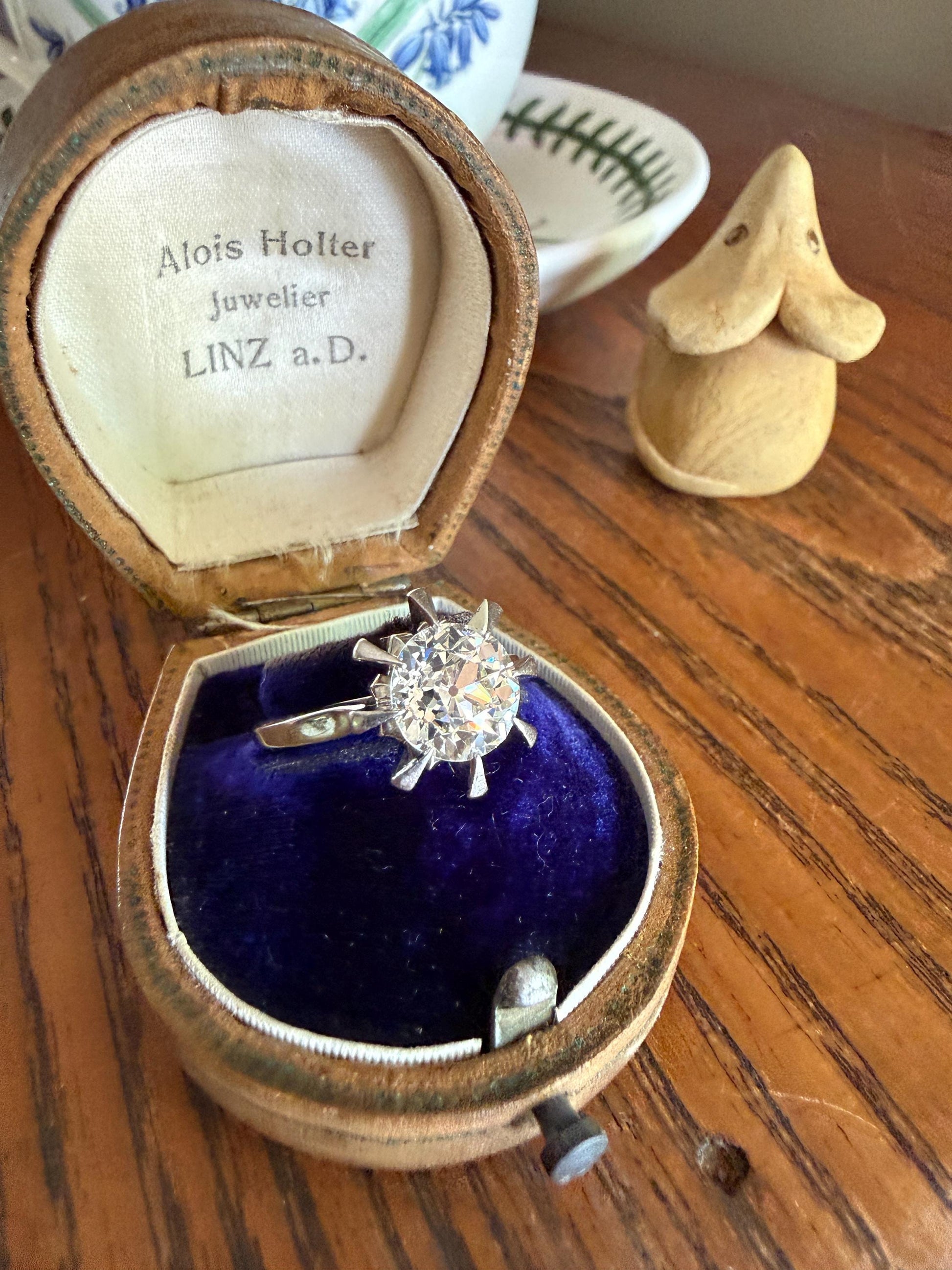 Unique Vintage 2.4 Carats Old Mine Cut DIAMOND Sunburst Ring Solitaire Engagement 18k White Gold & Platinum Architectural Claw Prongs ooak