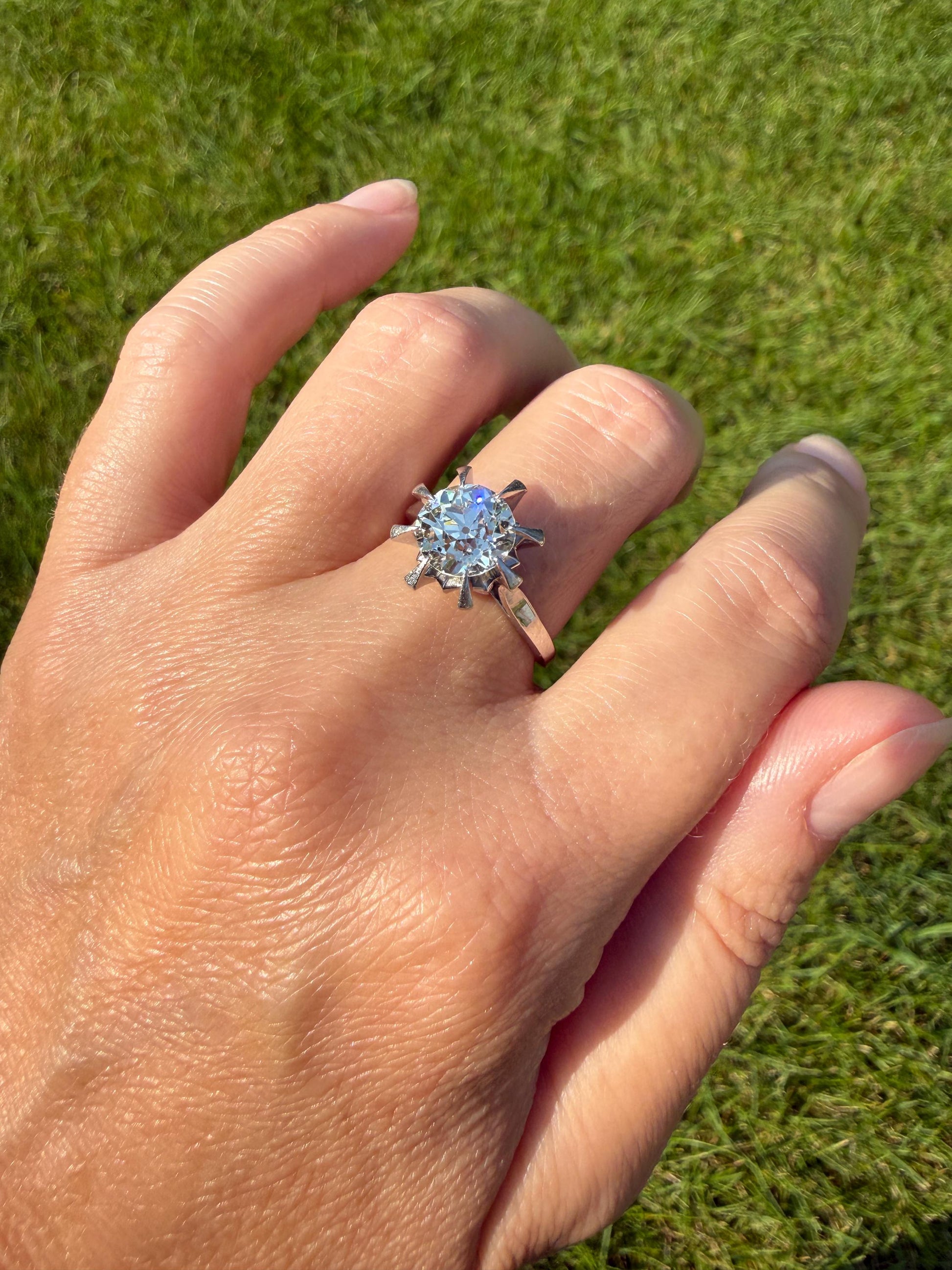 Unique Vintage 2.4 Carats Old Mine Cut DIAMOND Sunburst Ring Solitaire Engagement 18k White Gold & Platinum Architectural Claw Prongs ooak