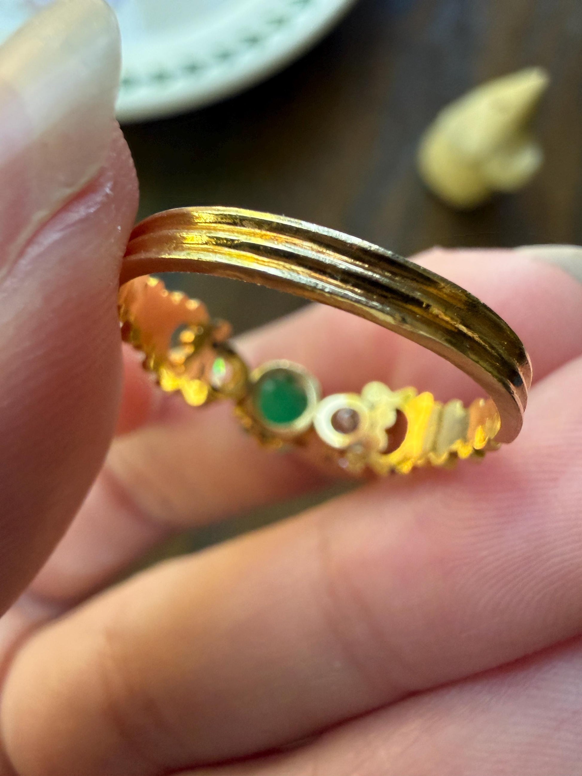 Ornate Antique Natural EMERALD & Old Mine Cut DIAMONDS Ring Three Stone Band 18k Gold Victorian Green Sparkle Stacker