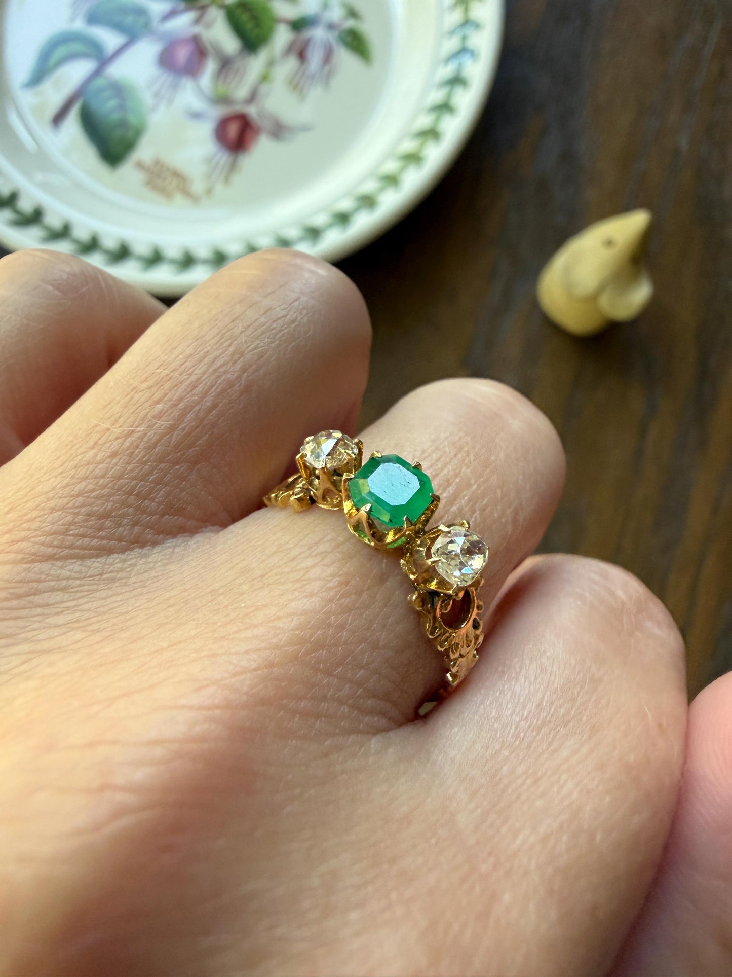 Ornate Antique Natural EMERALD & Old Mine Cut DIAMONDS Ring Three Stone Band 18k Gold Victorian Green Sparkle Stacker