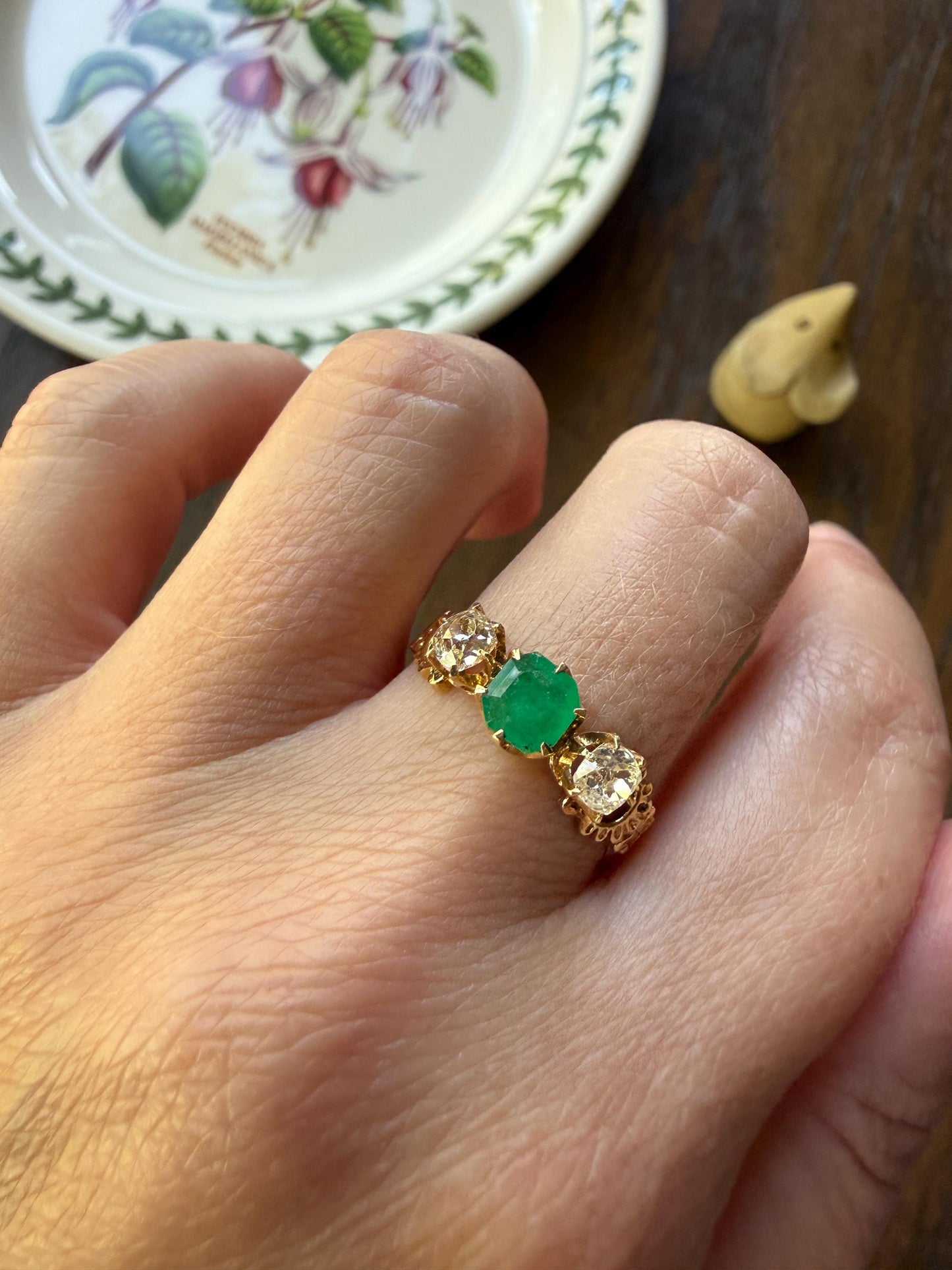 Ornate Antique Natural EMERALD & Old Mine Cut DIAMONDS Ring Three Stone Band 18k Gold Victorian Green Sparkle Stacker