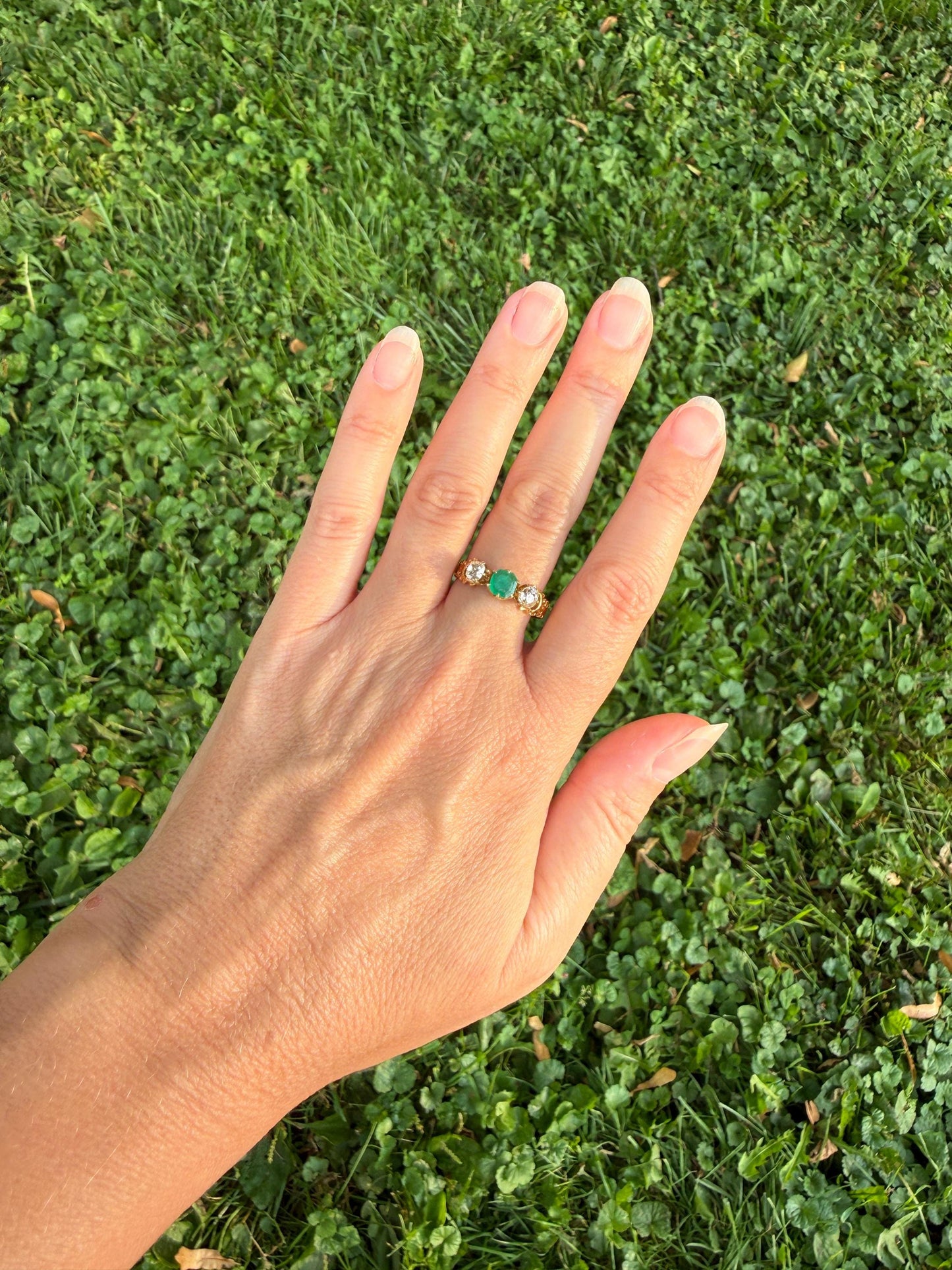 Ornate Antique Natural EMERALD & Old Mine Cut DIAMONDS Ring Three Stone Band 18k Gold Victorian Green Sparkle Stacker
