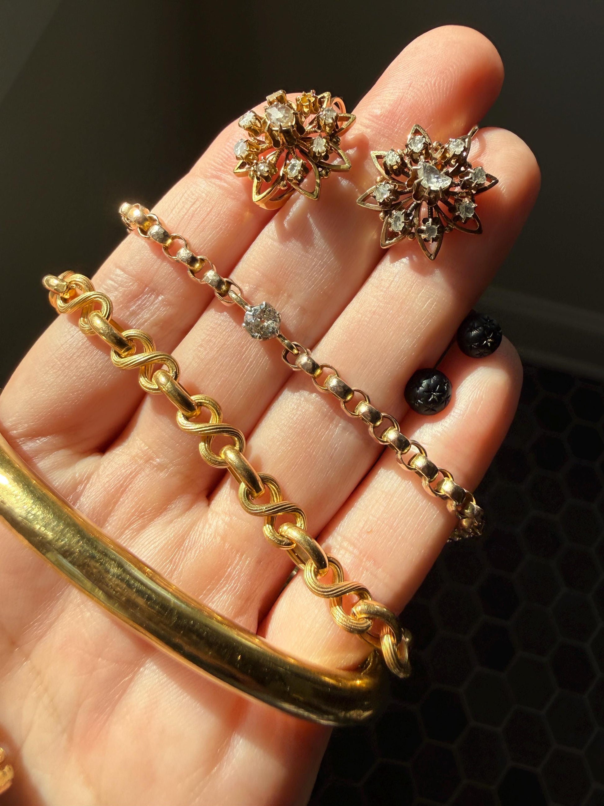 Vintage 18k Gold Chain Bracelet Figure 8 Link Alternating Ribbed Satin Sheen and High Shine Buttery Glow Infinity