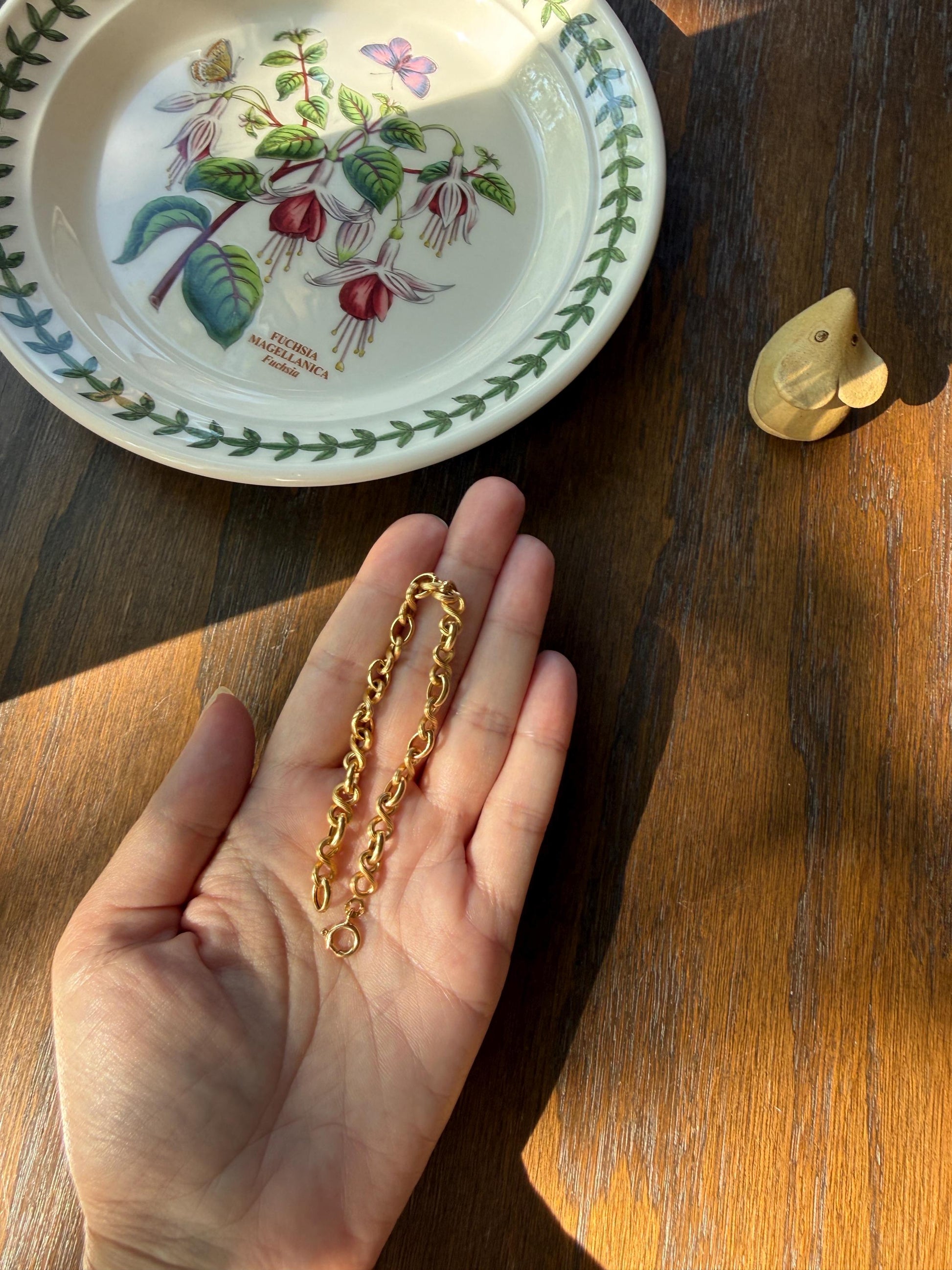 Vintage 18k Gold Chain Bracelet Figure 8 Link Alternating Ribbed Satin Sheen and High Shine Buttery Glow Infinity