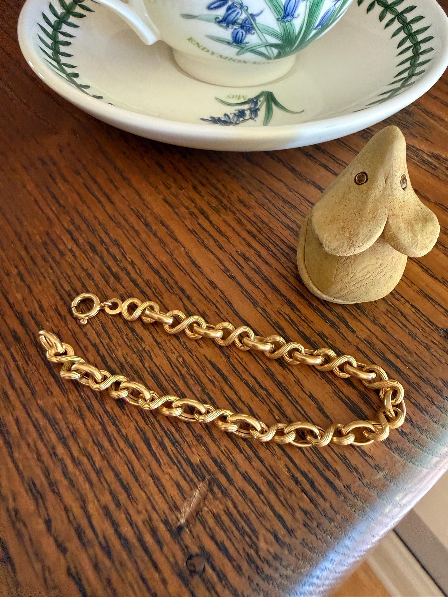 Vintage 18k Gold Chain Bracelet Figure 8 Link Alternating Ribbed Satin Sheen and High Shine Buttery Glow Infinity