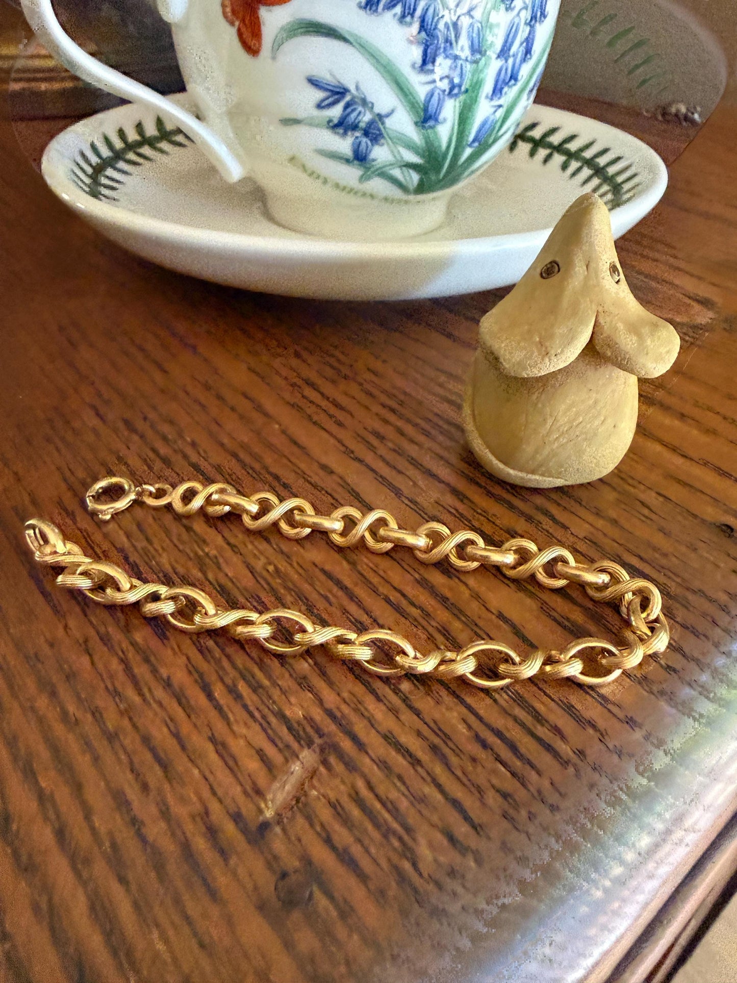 Vintage 18k Gold Chain Bracelet Figure 8 Link Alternating Ribbed Satin Sheen and High Shine Buttery Glow Infinity