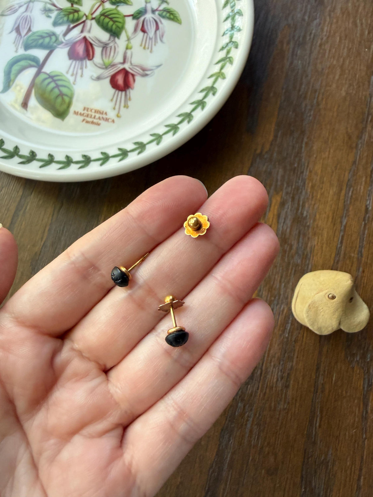 Black Starburst Button 3D Studs Antique French 18k GOLD Solid Figural EARRINGS Screw Back Stud Minimalist Sturdy Daily Wearers