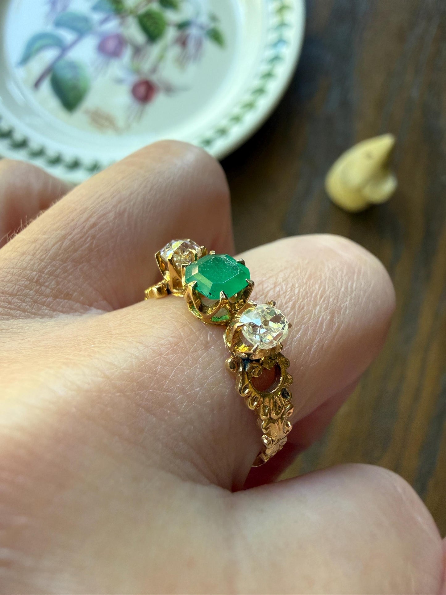 Ornate Antique Natural EMERALD & Old Mine Cut DIAMONDS Ring Three Stone Band 18k Gold Victorian Green Sparkle Stacker