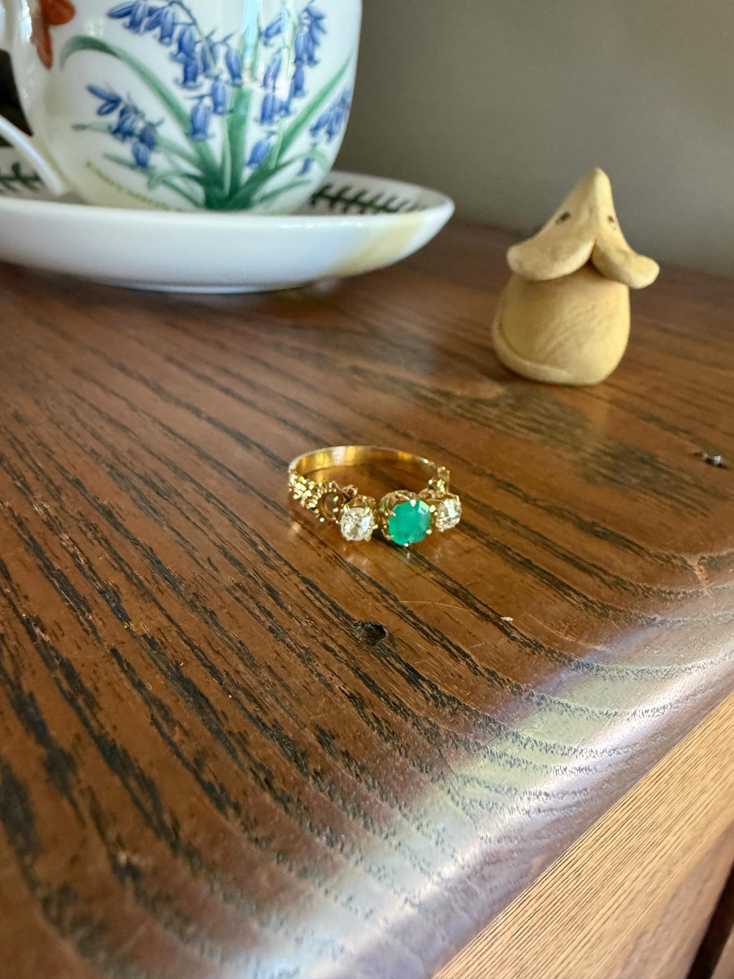 Ornate Antique Natural EMERALD & Old Mine Cut DIAMONDS Ring Three Stone Band 18k Gold Victorian Green Sparkle Stacker