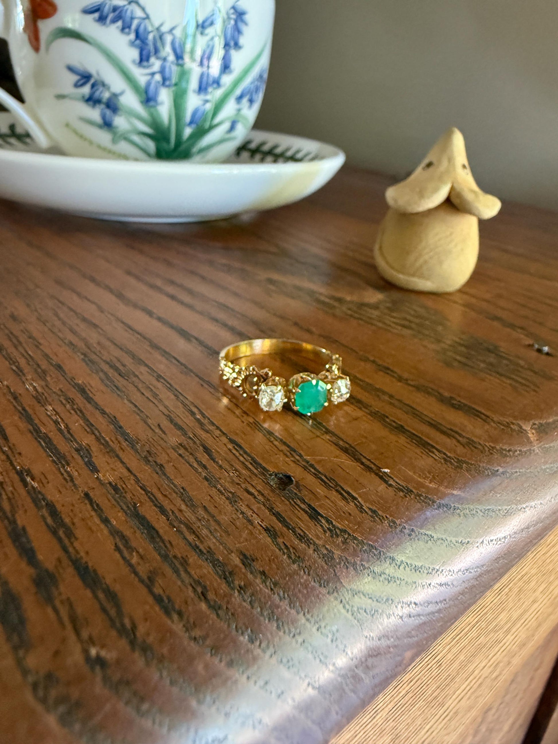 Ornate Antique Natural EMERALD & Old Mine Cut DIAMONDS Ring Three Stone Band 18k Gold Victorian Green Sparkle Stacker