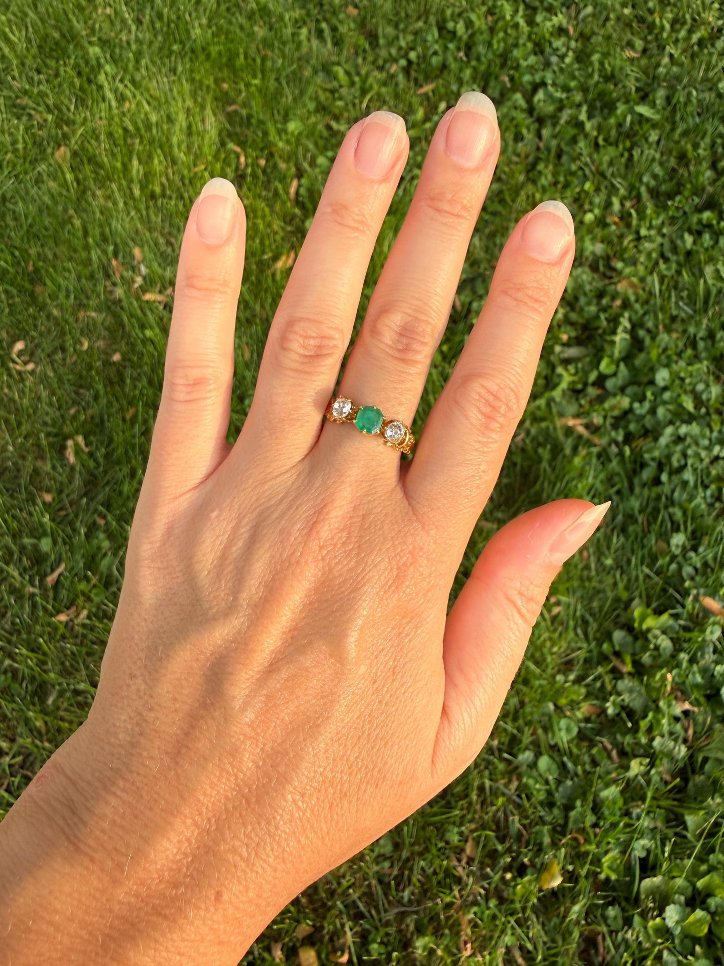 Ornate Antique Natural EMERALD & Old Mine Cut DIAMONDS Ring Three Stone Band 18k Gold Victorian Green Sparkle Stacker