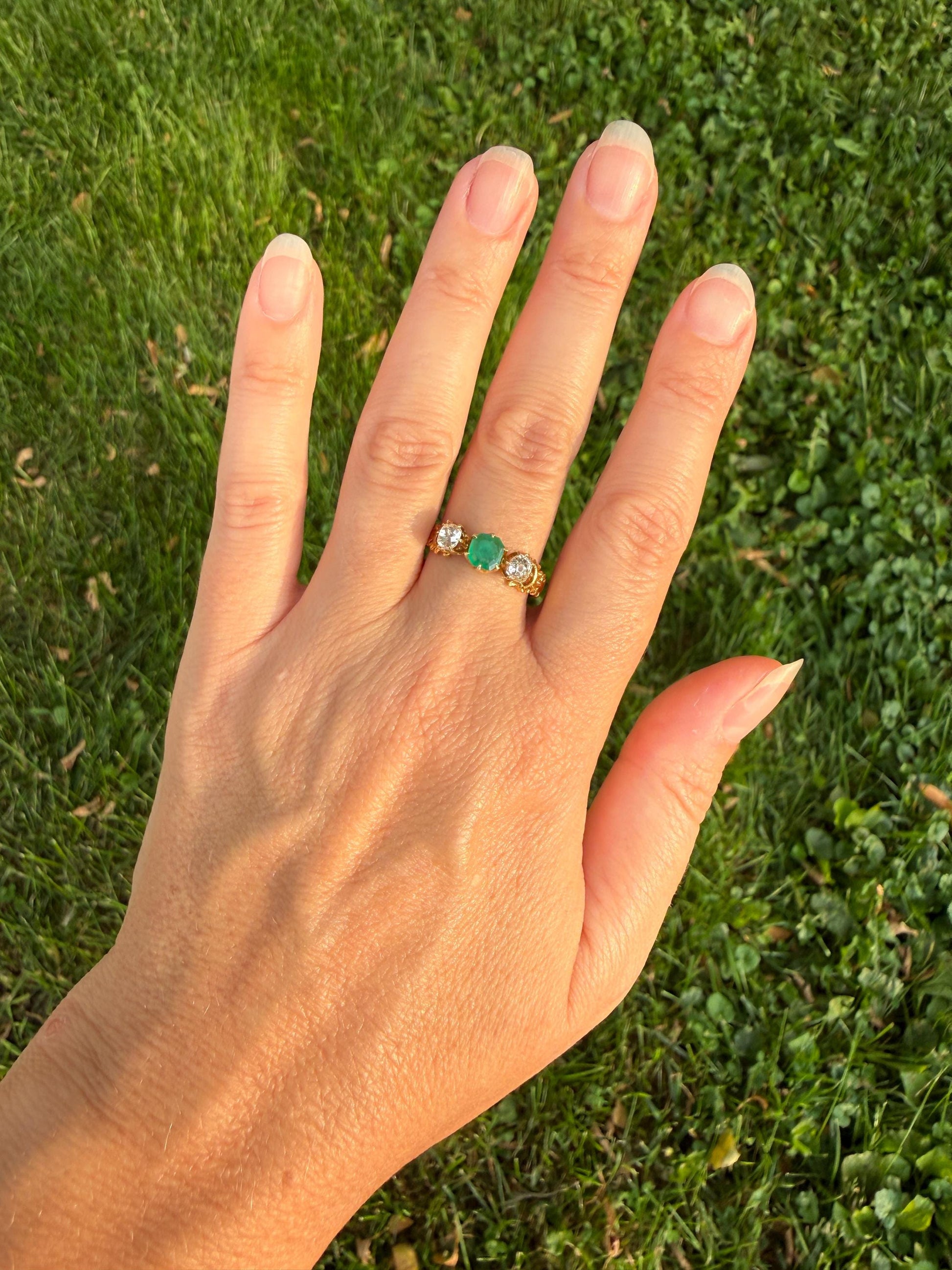 Ornate Antique Natural EMERALD & Old Mine Cut DIAMONDS Ring Three Stone Band 18k Gold Victorian Green Sparkle Stacker