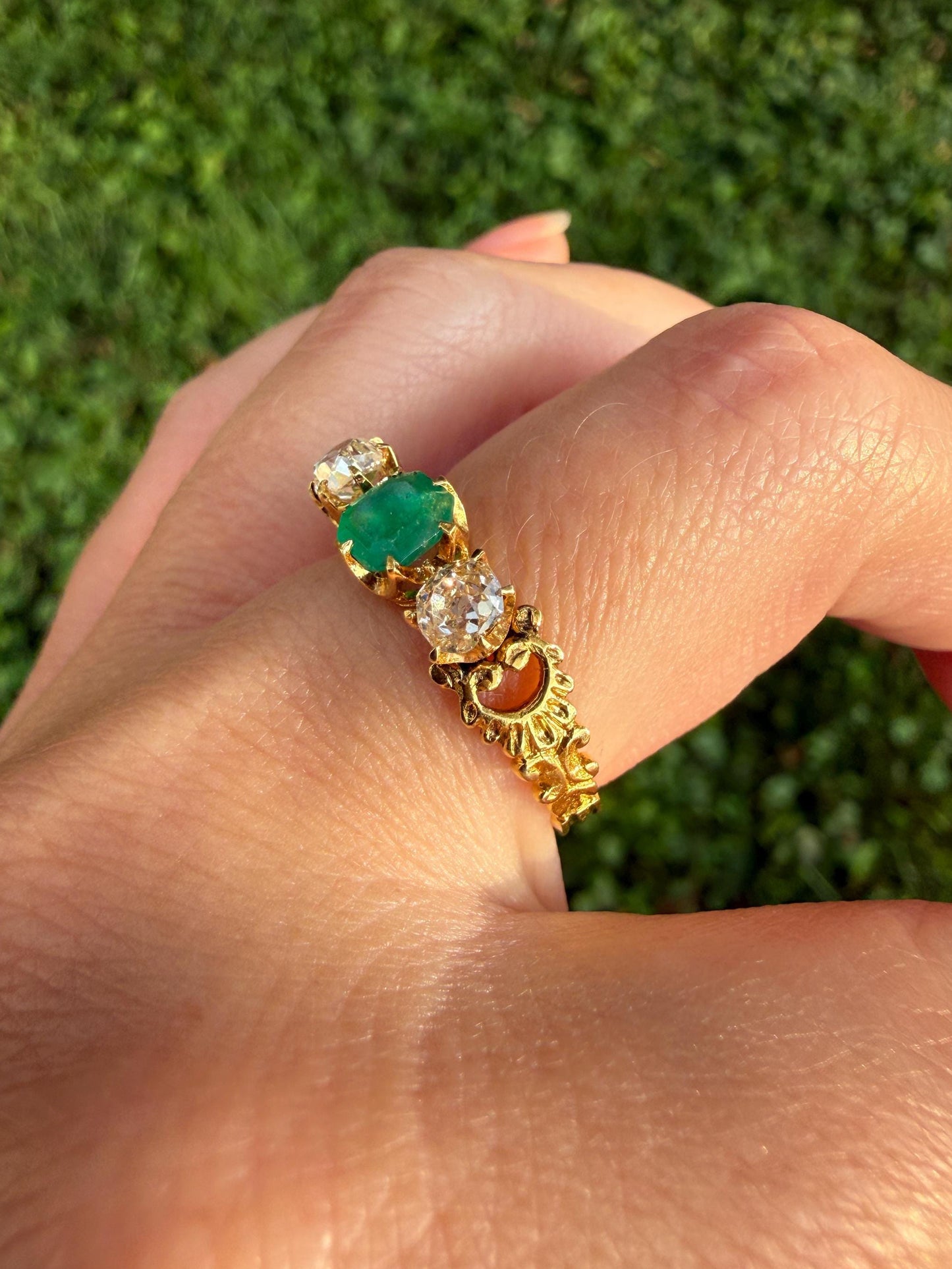 Ornate Antique Natural EMERALD & Old Mine Cut DIAMONDS Ring Three Stone Band 18k Gold Victorian Green Sparkle Stacker
