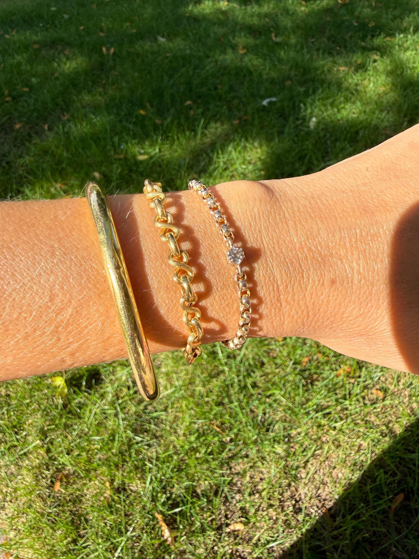 Vintage 18k Gold Chain Bracelet Figure 8 Link Alternating Ribbed Satin Sheen and High Shine Buttery Glow Infinity
