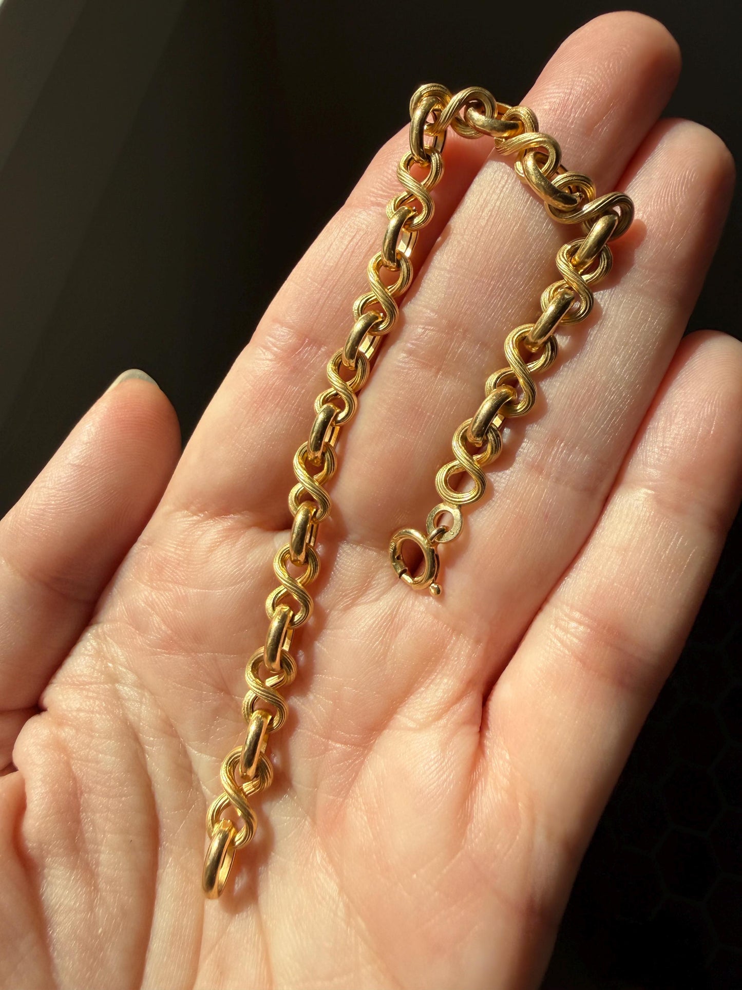 Vintage 18k Gold Chain Bracelet Figure 8 Link Alternating Ribbed Satin Sheen and High Shine Buttery Glow Infinity