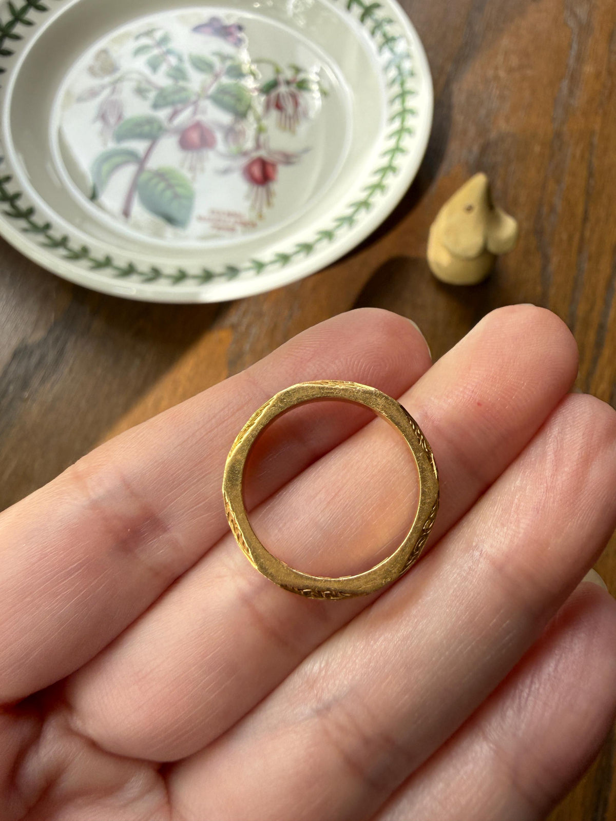 Vintage 22k Gold Faceted Beveled Engraved Stacker Eternity Ring Shimmer Skinny Wedding Band Unique Geometric