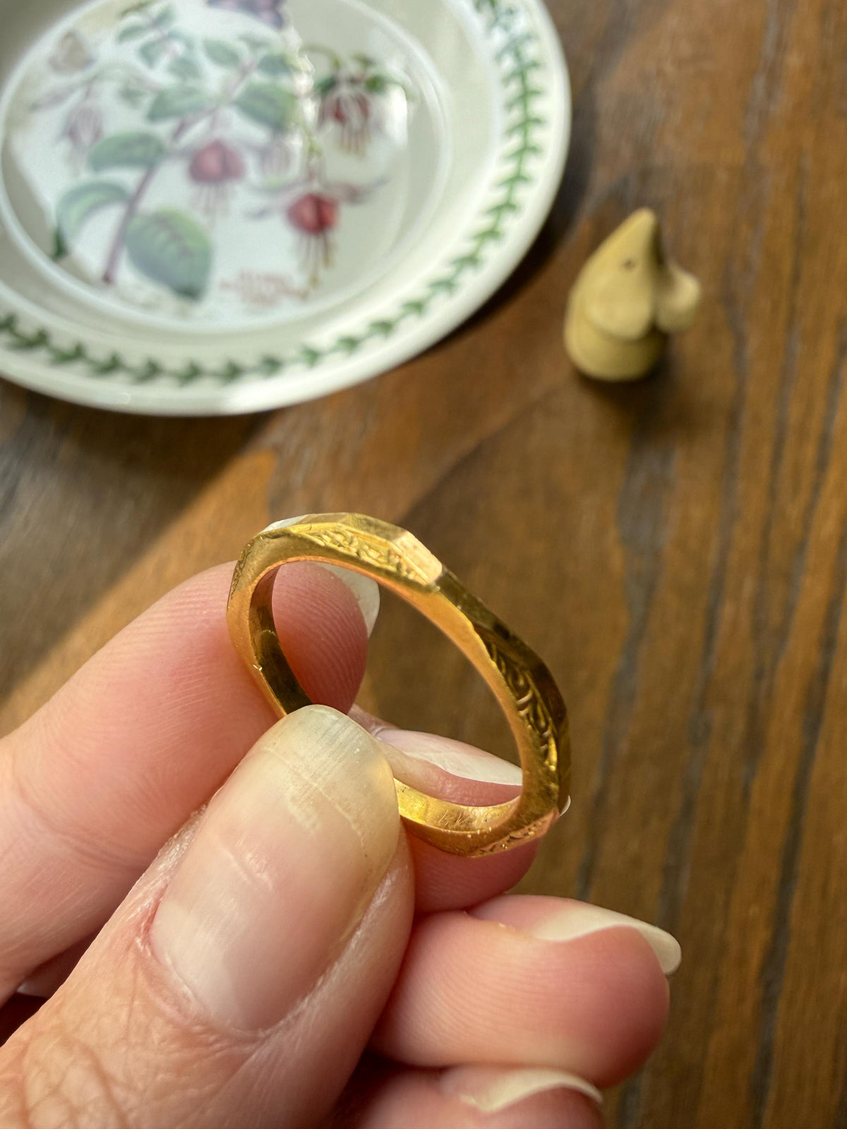 Vintage 22k Gold Faceted Beveled Engraved Stacker Eternity Ring Shimmer Skinny Wedding Band Unique Geometric