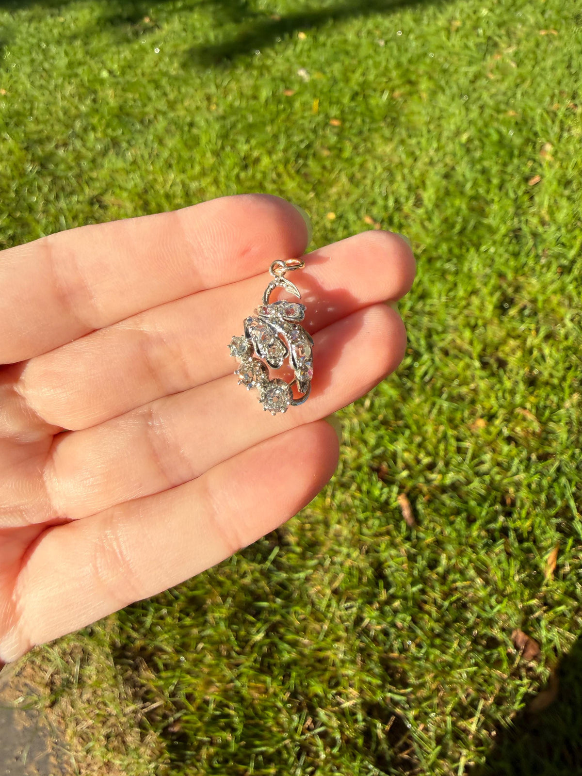 Floral Antique 1.75 Carats Chunky Natural Old Mine Cut DIAMOND 18k Gold Silver French Cluster Pendant Leaf Giardinetti Peruzzi Elongated