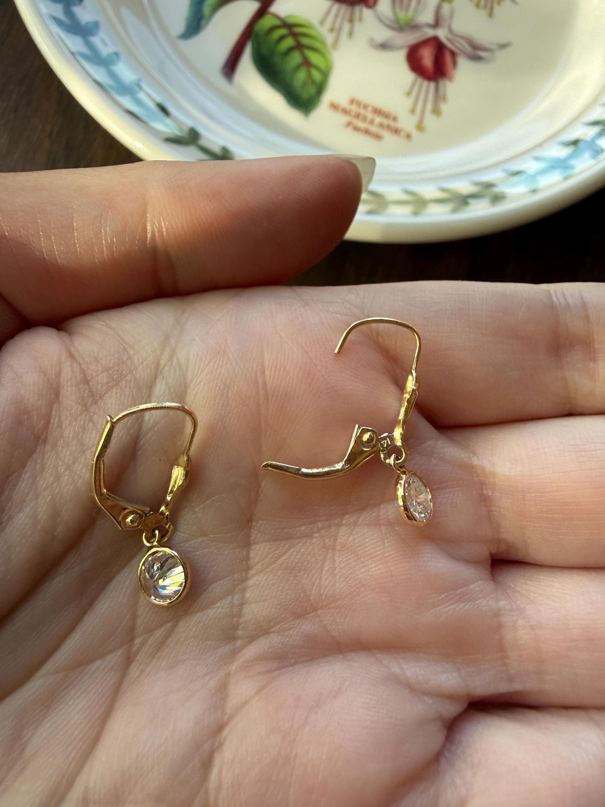 Vintage Dangle Earrings One Carat Tdw Natural Brilliant Cut DIAMOND 14k Gold Bezel Set Arrow Sparklers 1Ctw