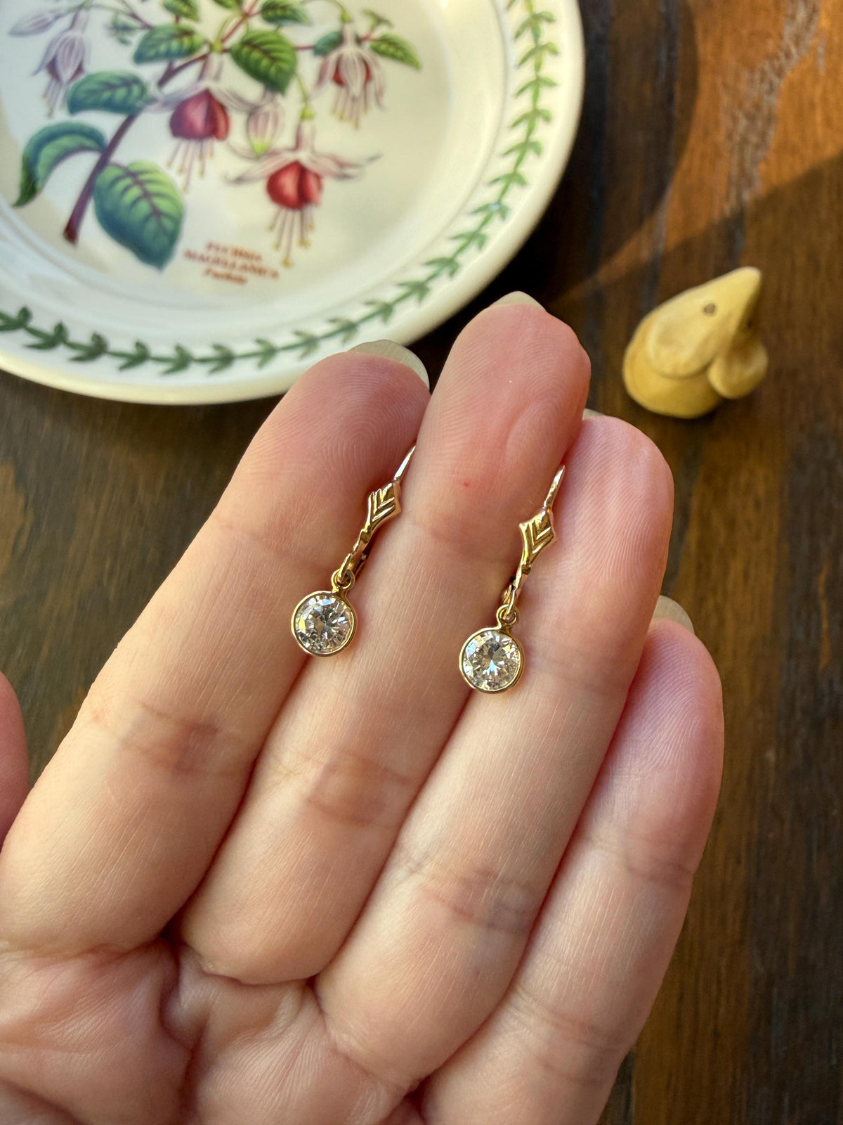 Vintage Dangle Earrings One Carat Tdw Natural Brilliant Cut DIAMOND 14k Gold Bezel Set Arrow Sparklers 1Ctw