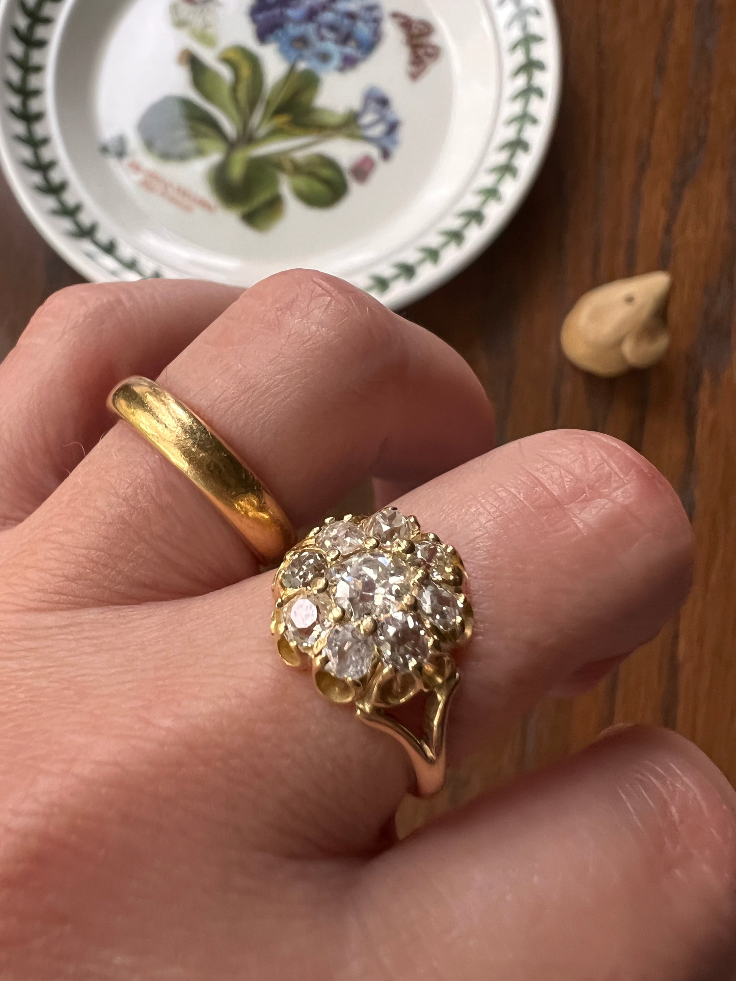 ANTIQUE 1.25 Carat 9 Old Mine Cut DIAMOND Cluster Ring 4.3g 18k Gold Romantic Gift Stacker Band OMC Victorian