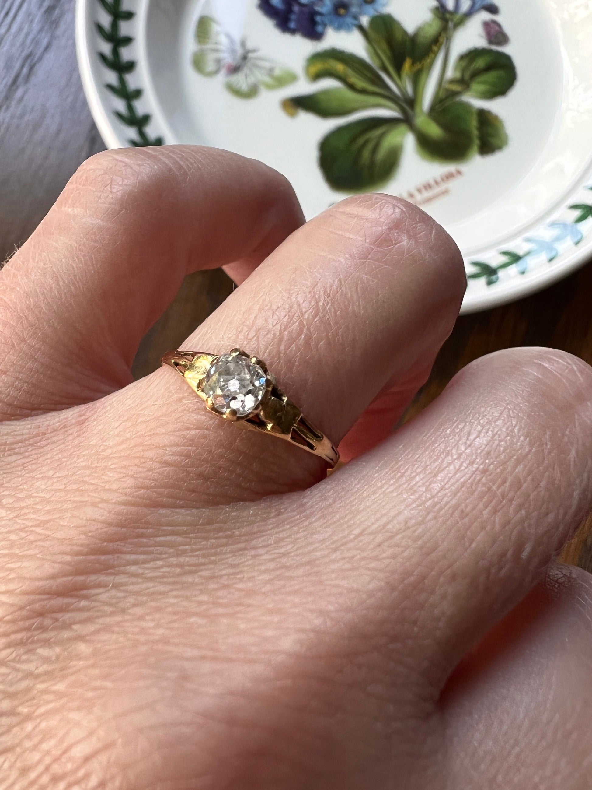 French VICTORIAN 18k Gold Ring .25ct Old MiNE Cut DIAMOND Ring Ornate Engagement Solitaire Leaf Shoulder Antique Stacker Romantic Gift 1/4ct