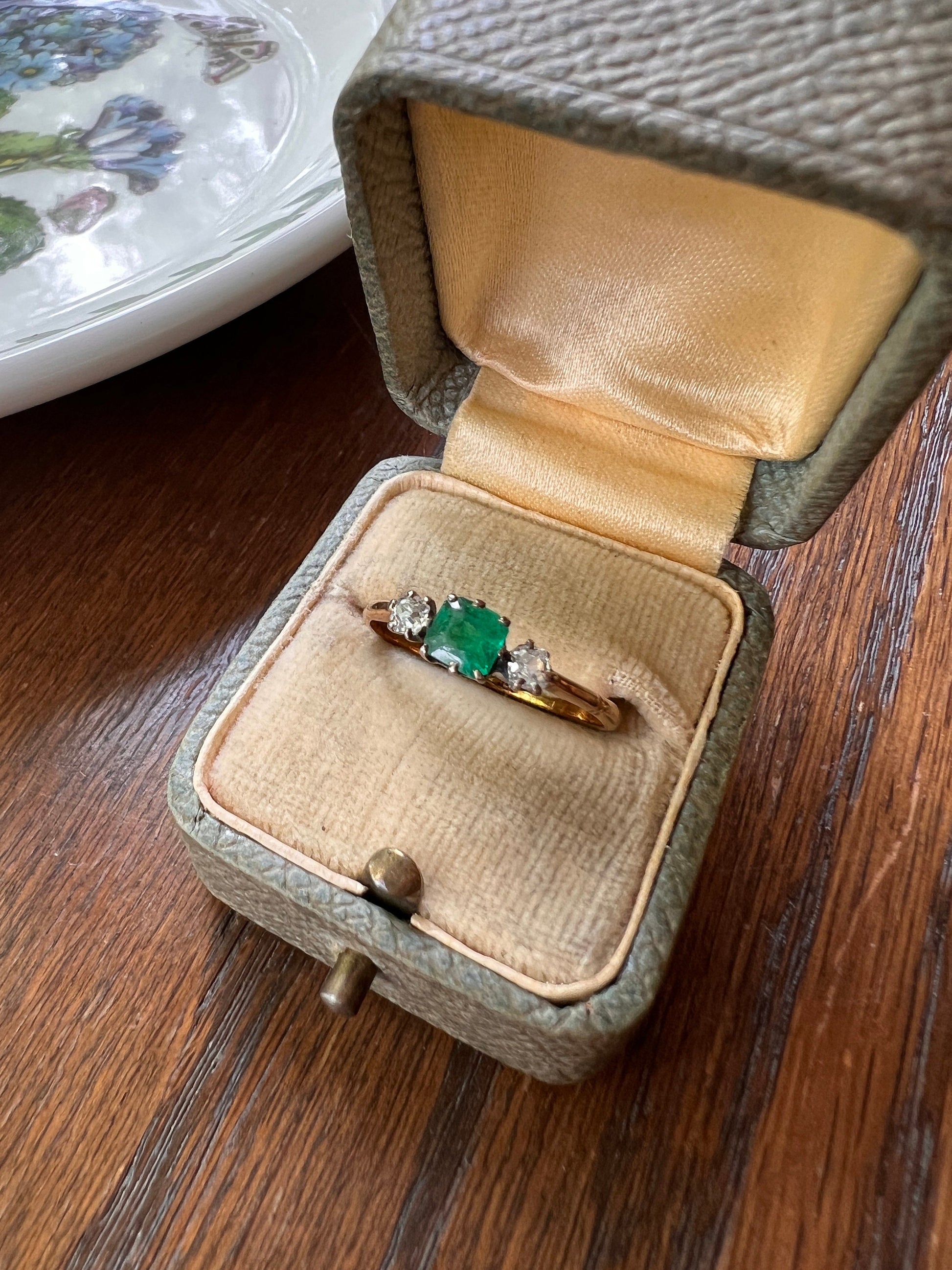 Antique EMERALD Old Mine Cut DIAMOND Three Stone Ring 18k Gold 3 Trilogy Square Cut Beautiful Green Color Stacker with Sparkle Romantic Gift