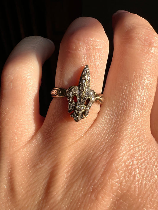 FLEUR de LIS Rose Cut DIAMONDS Figural French Antique Ring 18k Gold Victorian Romantic Gift Belle Epoque Pinky Stacker Engraved Butt Booty