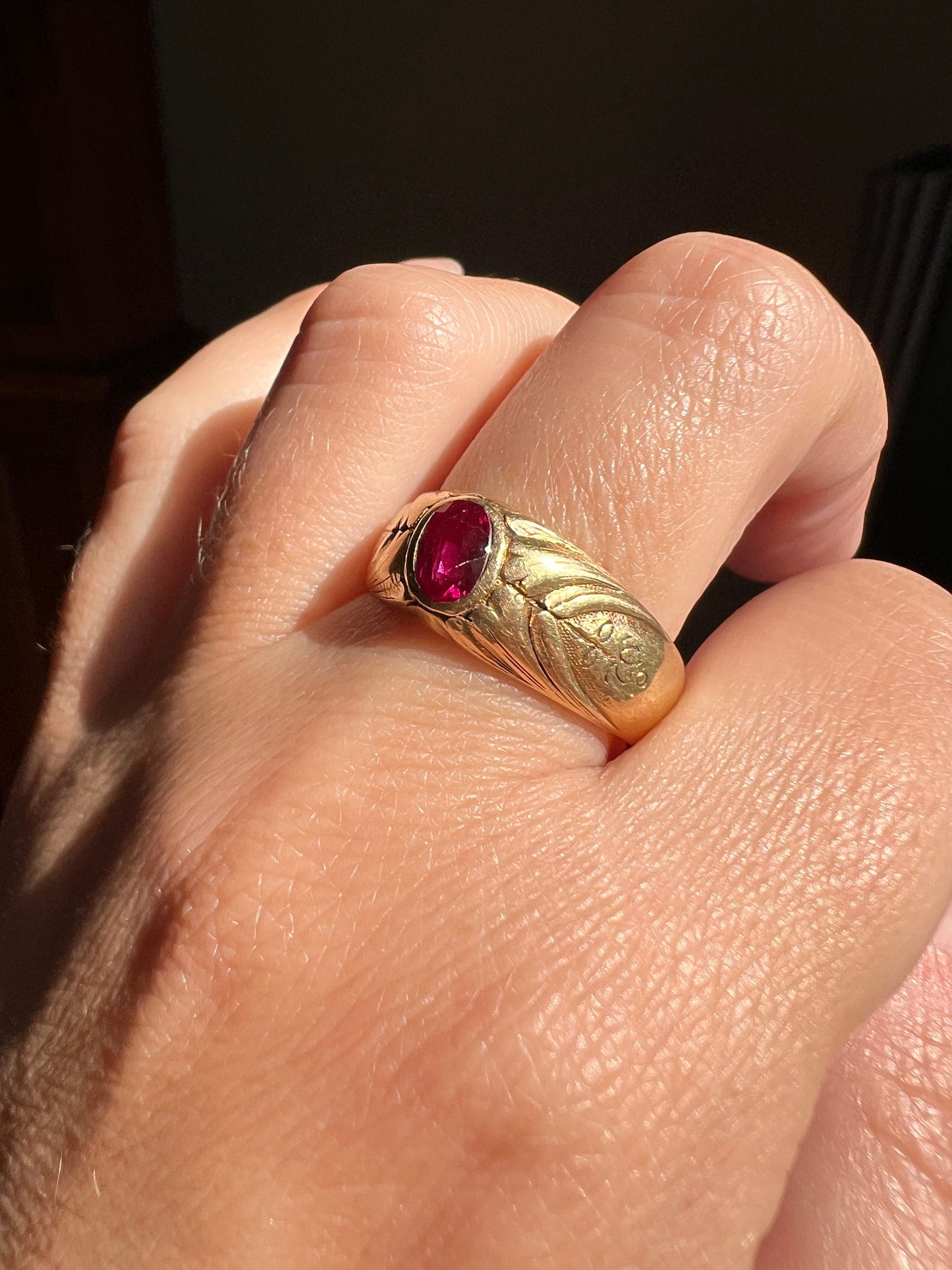 Heavy French Antique 8g 18k Gold Angled RUBY Gypsy Wide Band Ring Floral Leaf Chunky Victorian Belle Epoque Art Nouveau Unisex Man Pink