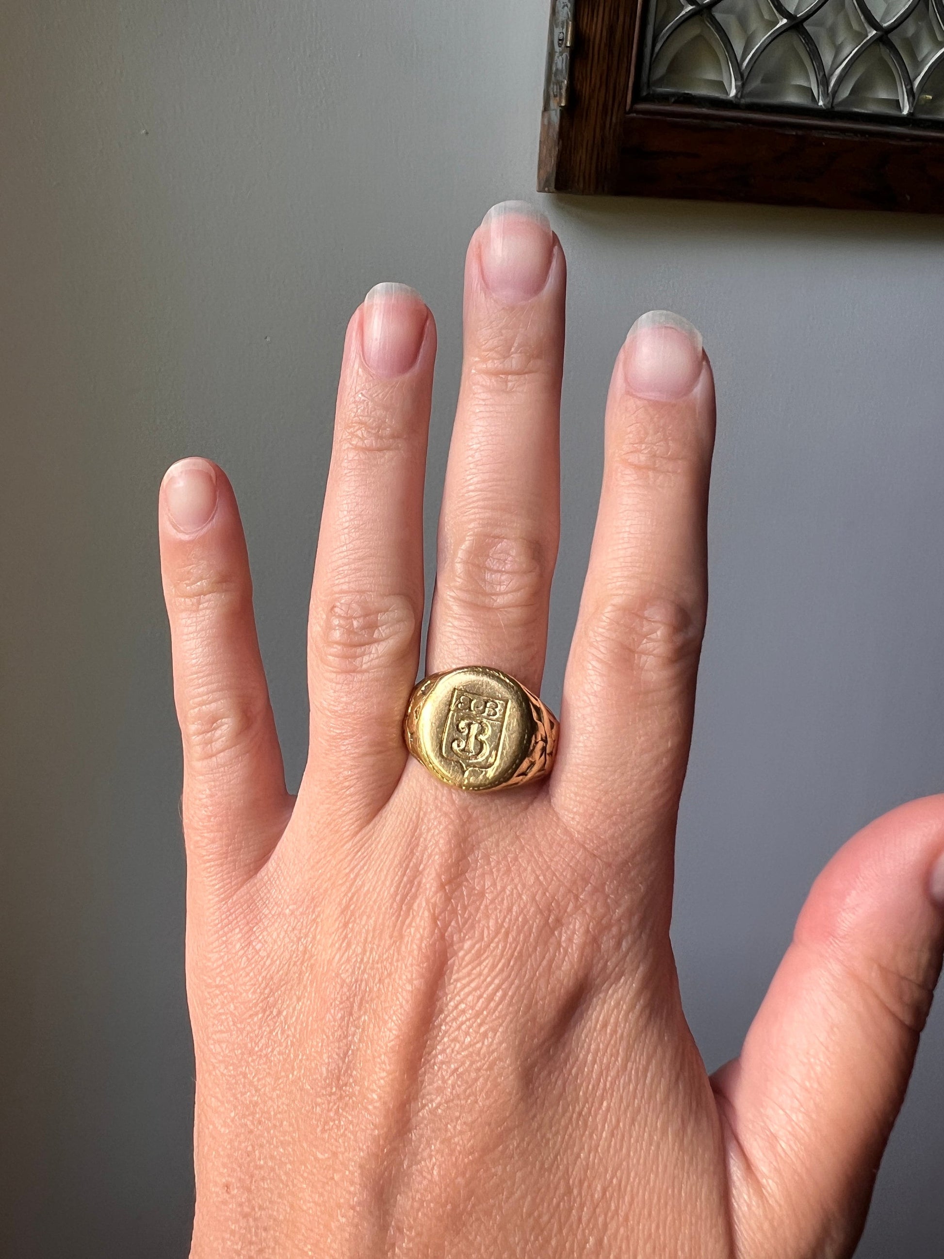 HEAVY 18.2g (!) Initial B SHIELD French Antique 18k Gold XL Signet Ring Extra Chunky Wide Band Unisex Man Monogram Carved Embossed Shoulders