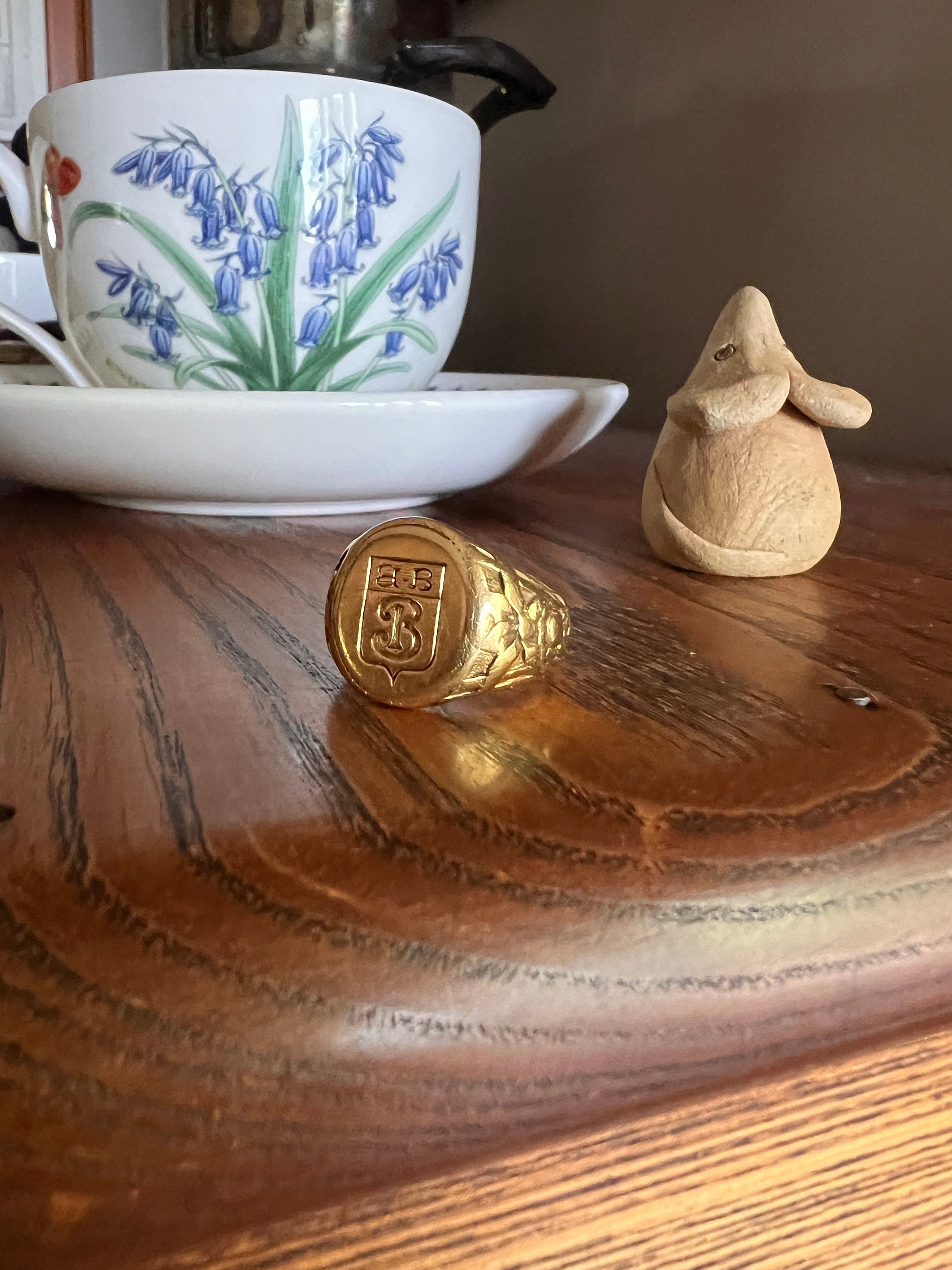 HEAVY 18.2g (!) Initial B SHIELD French Antique 18k Gold XL Signet Ring Extra Chunky Wide Band Unisex Man Monogram Carved Embossed Shoulders